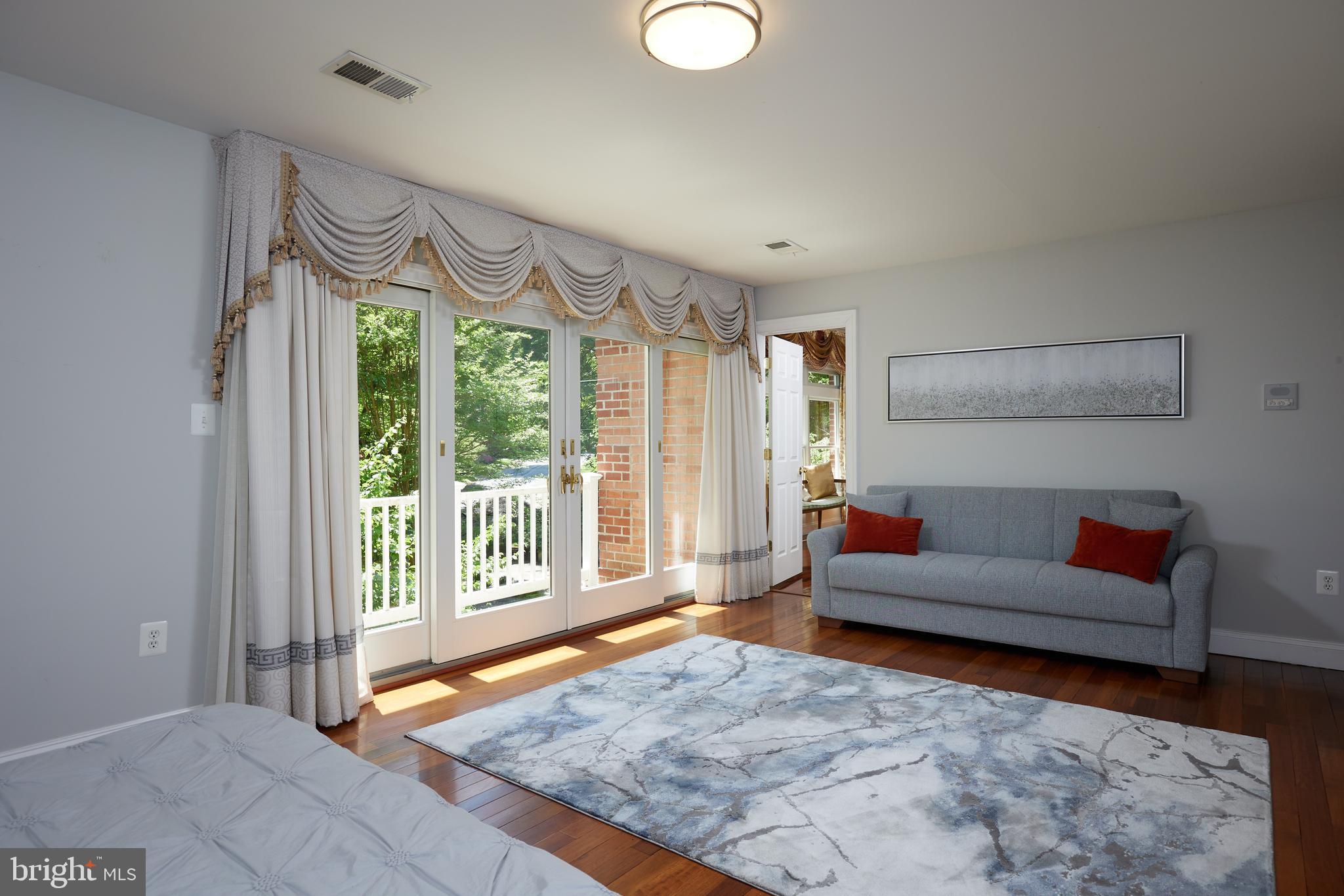 CONGRESSIONAL COUNTRY CLUB ESTATES - Residential