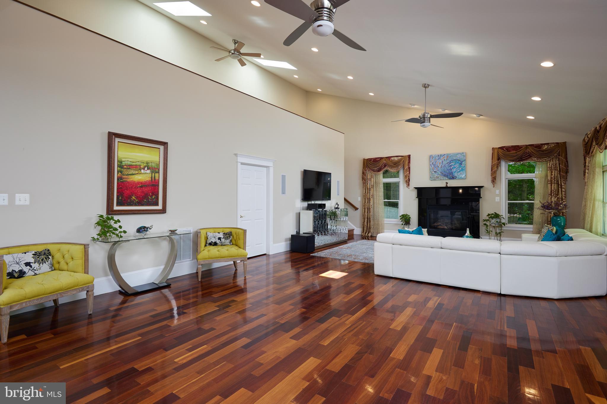 CONGRESSIONAL COUNTRY CLUB ESTATES - Residential