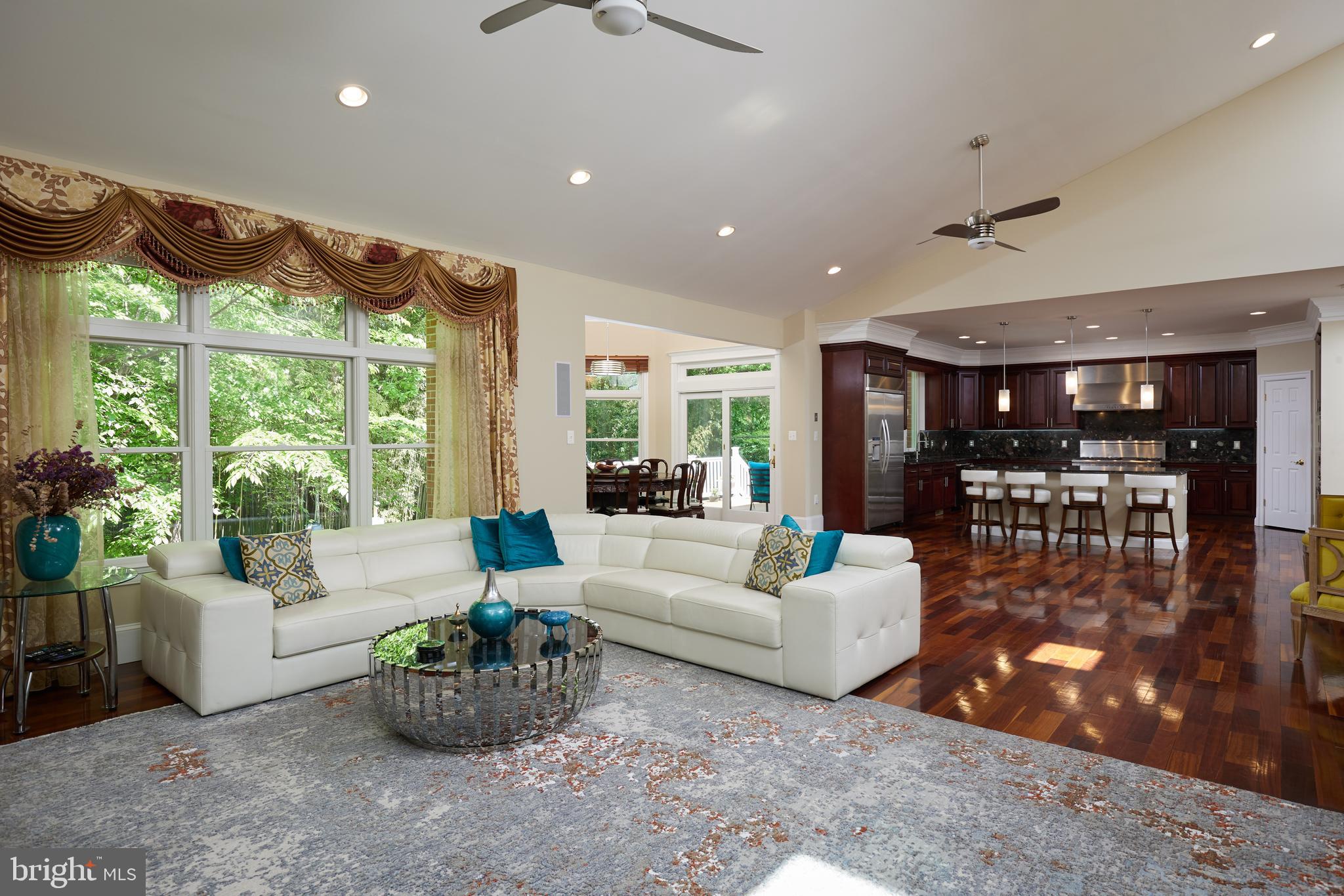 CONGRESSIONAL COUNTRY CLUB ESTATES - Residential