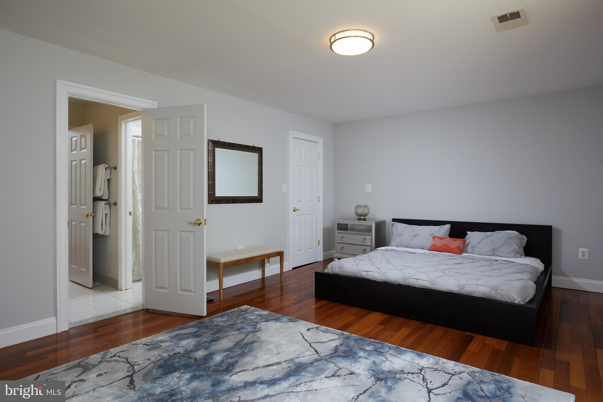 CONGRESSIONAL COUNTRY CLUB ESTATES - Residential