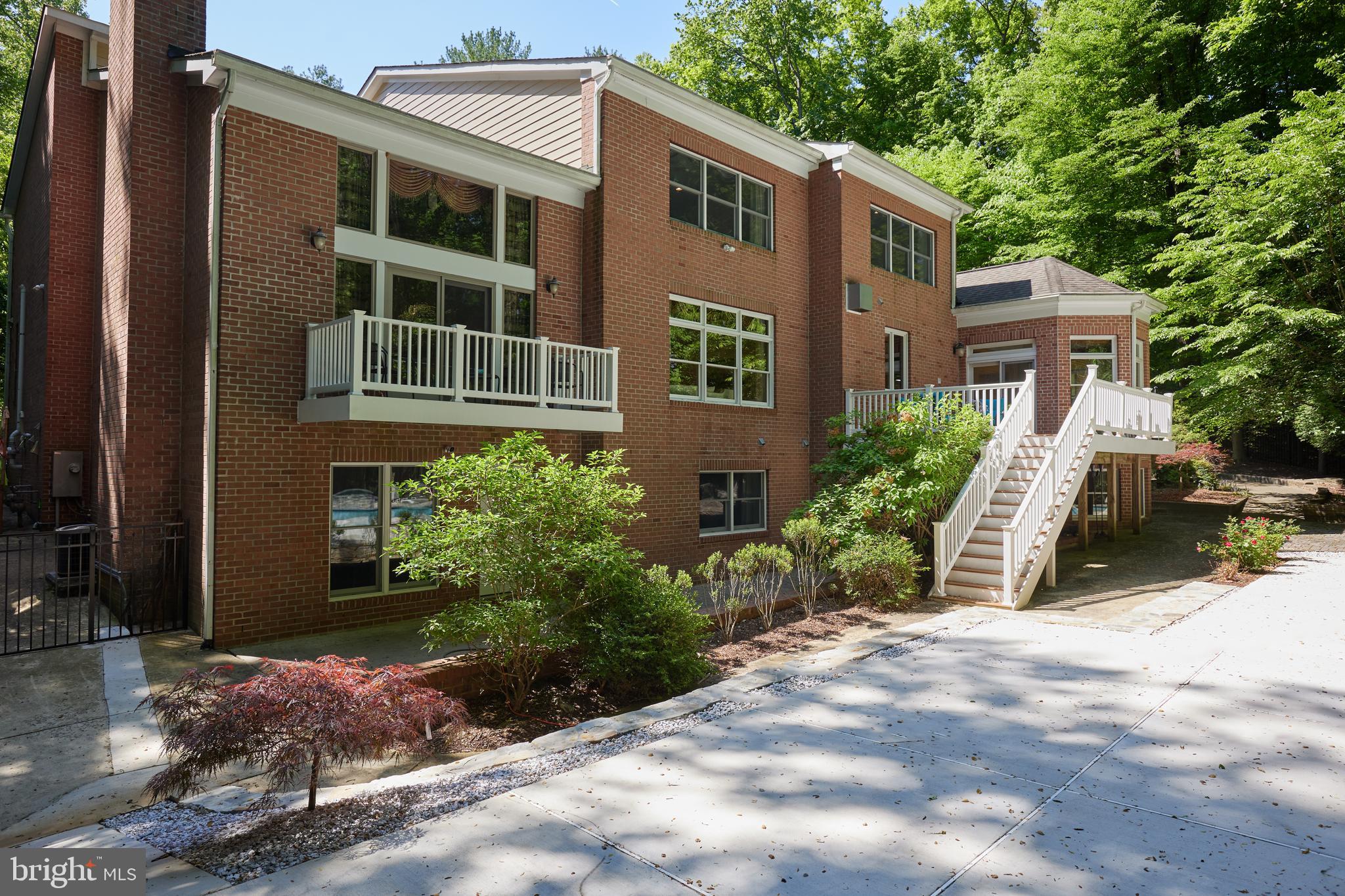 CONGRESSIONAL COUNTRY CLUB ESTATES - Residential