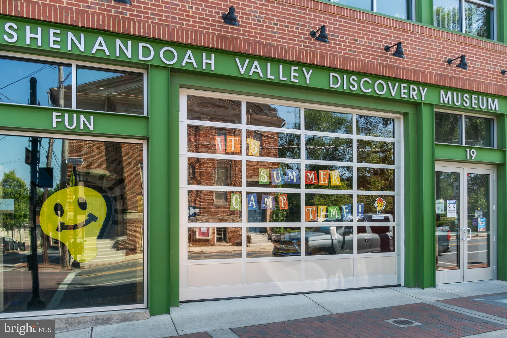 ABRAMS POINTE - Residential