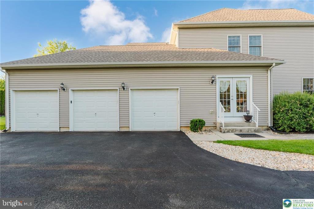 3423 COURTNEY DRIVE