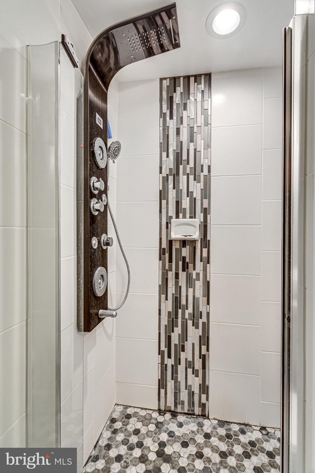 RIVERDALE PARK - Residential