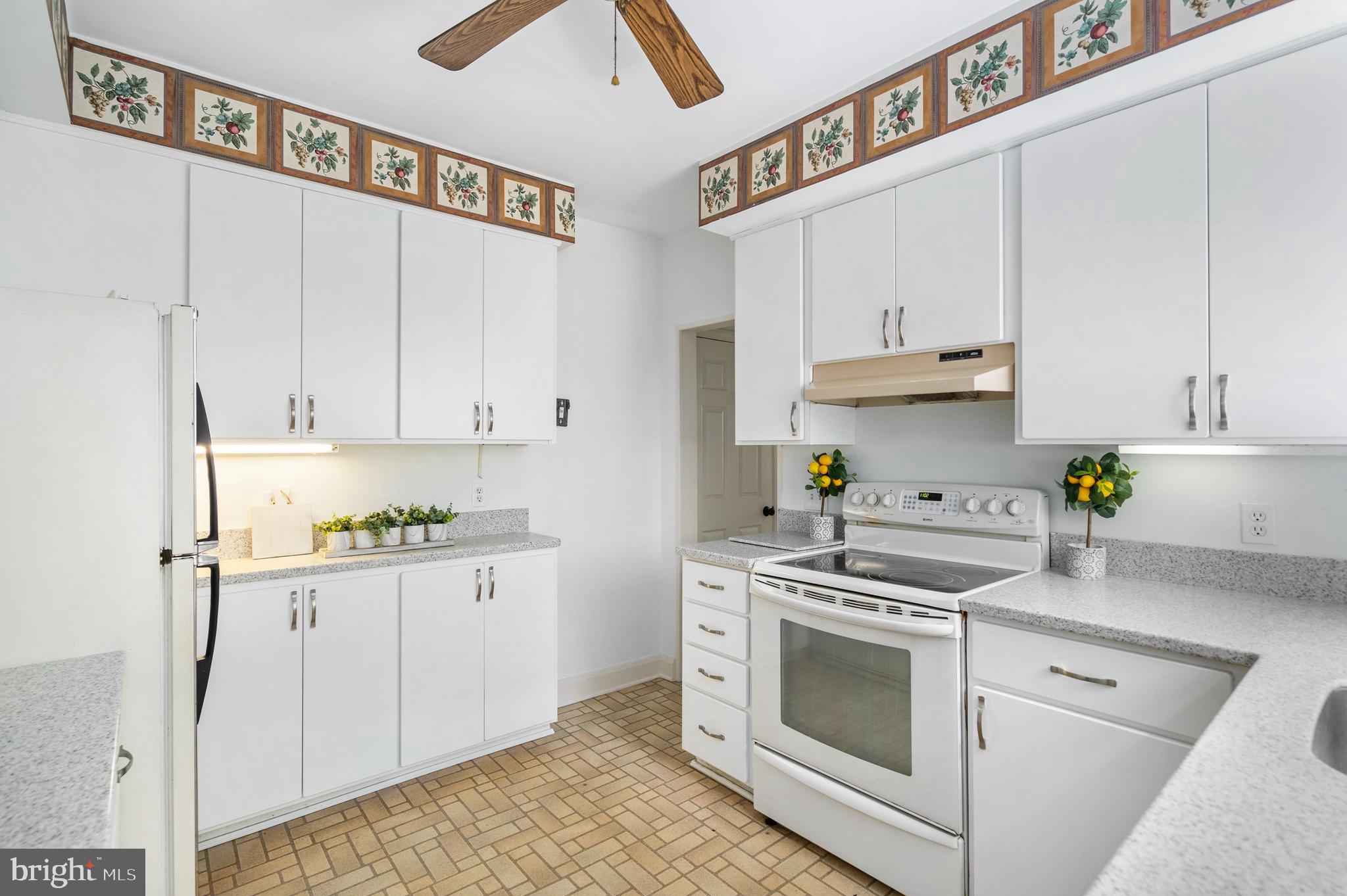 HILLENDALE PARK - Residential