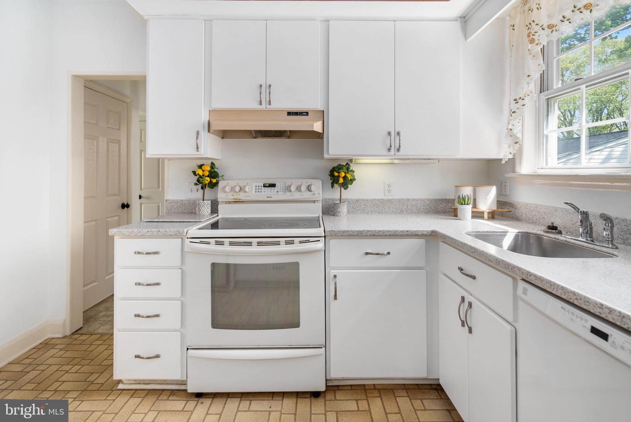 HILLENDALE PARK - Residential