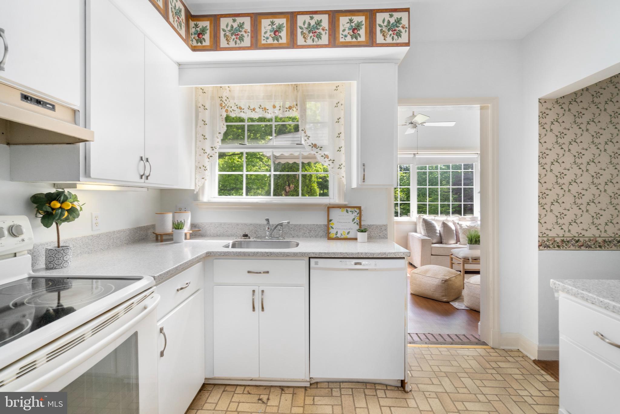 HILLENDALE PARK - Residential