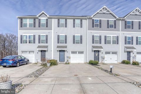 Townhouse For Sale - 121 Wye Oak Drive<br/> TOWNSEND, DE 19734