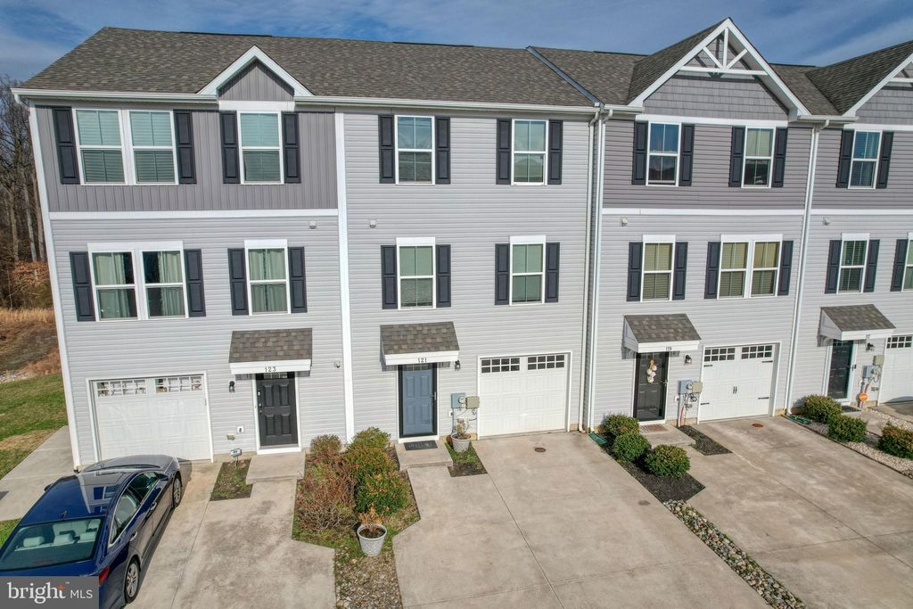 Photo of 121 Wye Oak Drive, TOWNSEND, DE 19734 (MLS # DENC2097876)