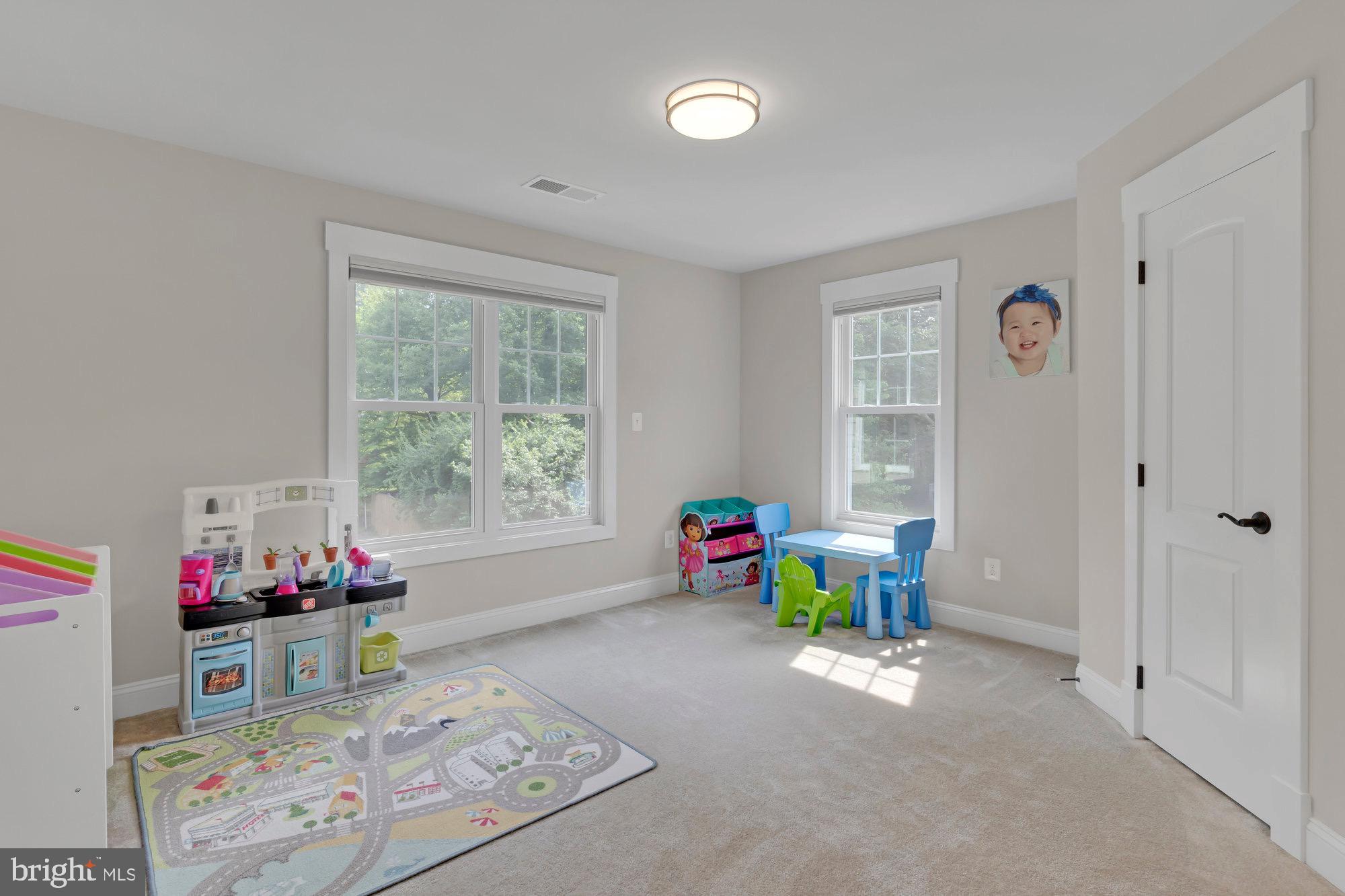 PICKETT ESTATES - Residential