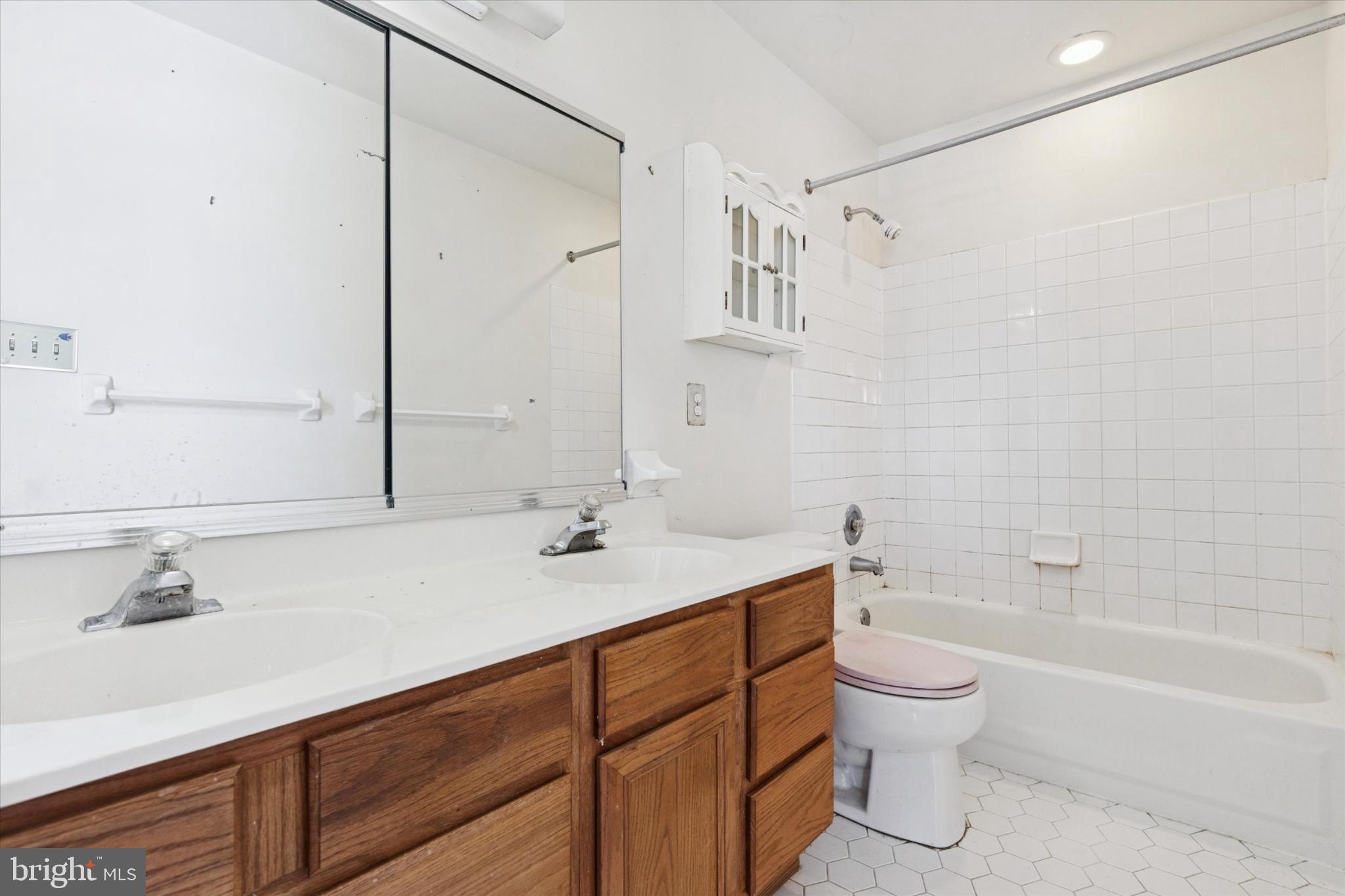 GWYNMONT FARMS - Residential