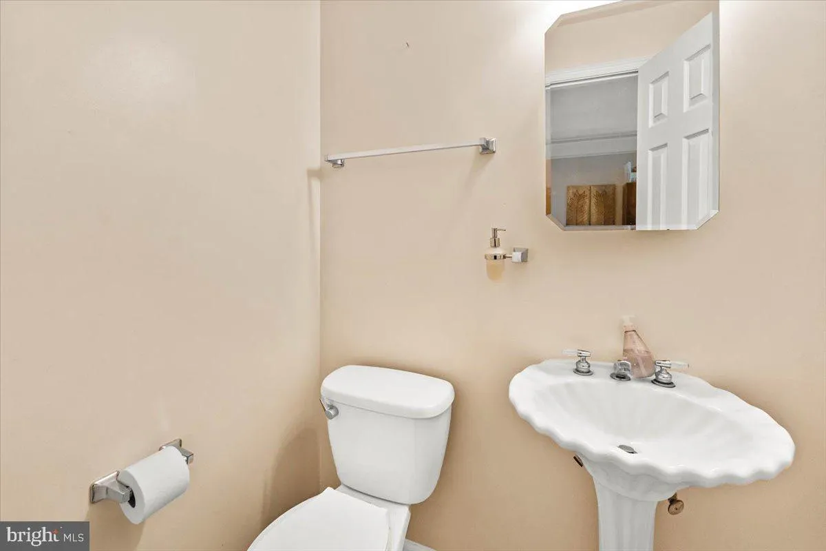 Frederick, Maryland 21702, United States, 3 Bedrooms Bedrooms, ,4 BathroomsBathrooms,Residential,Contingent,14970