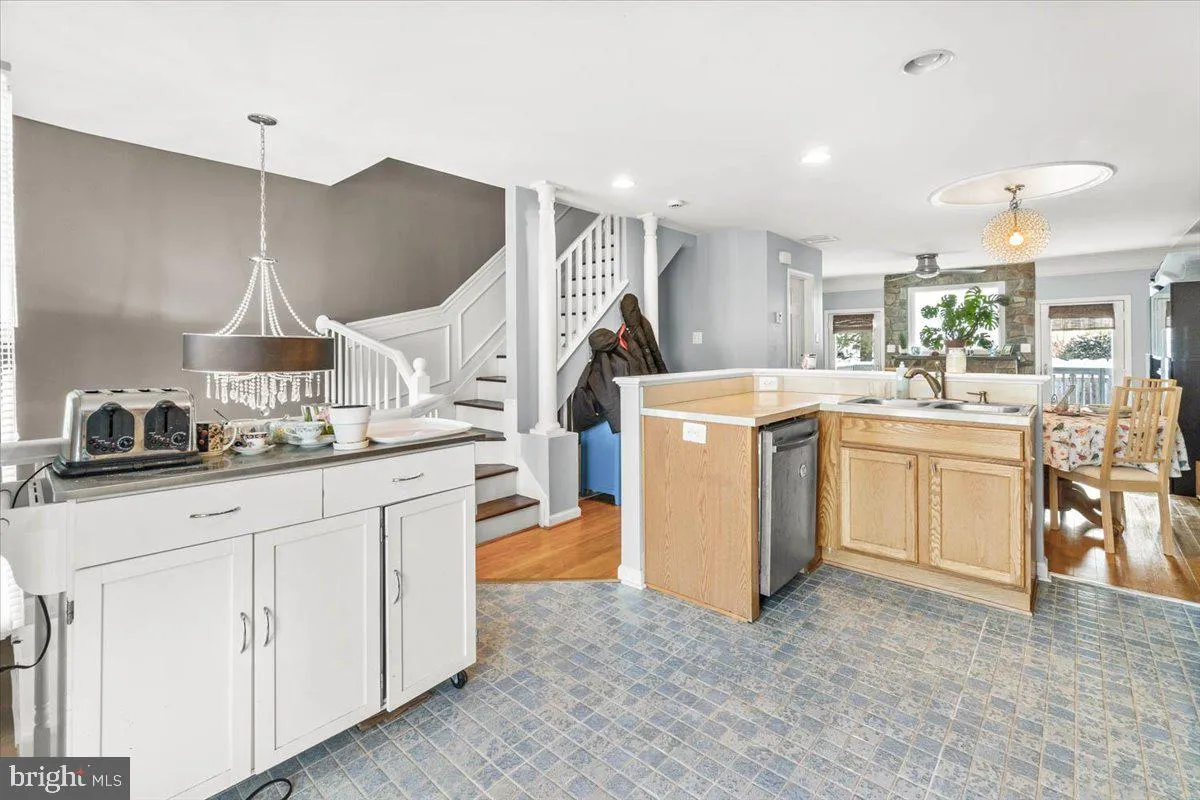 Frederick, Maryland 21702, United States, 3 Bedrooms Bedrooms, ,4 BathroomsBathrooms,Residential,Contingent,14970