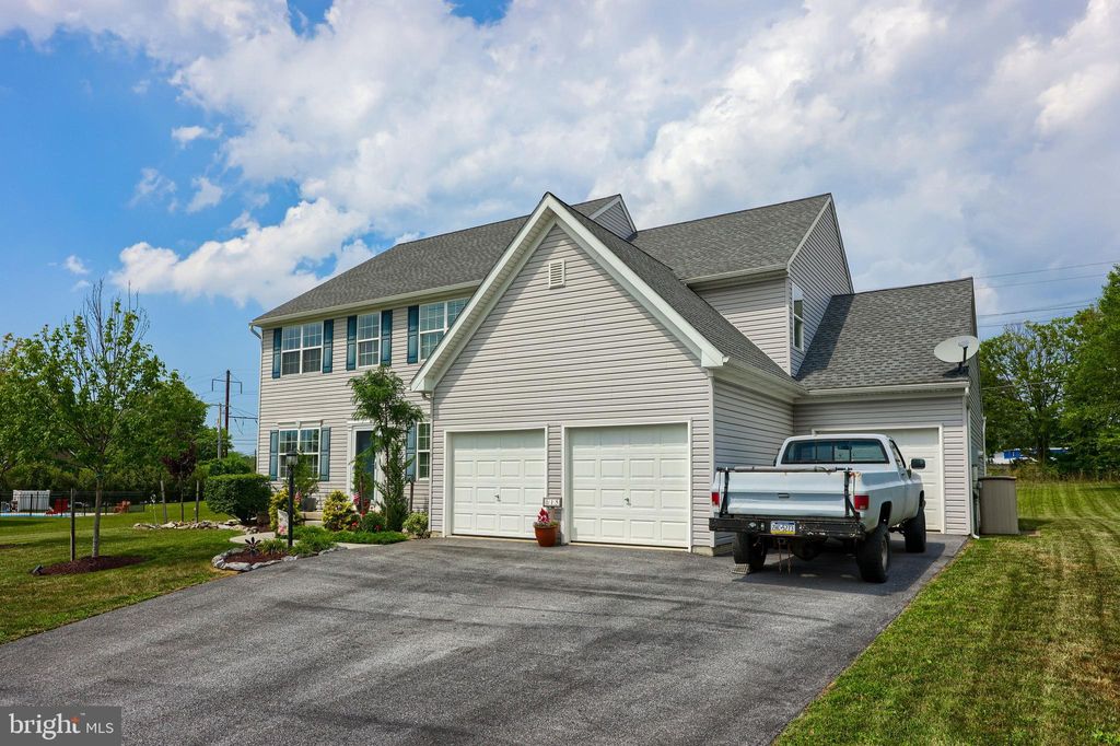 Photo of 15 DIETZ LN, MOUNT JOY, PA 17552 (MLS # PALA2035248)