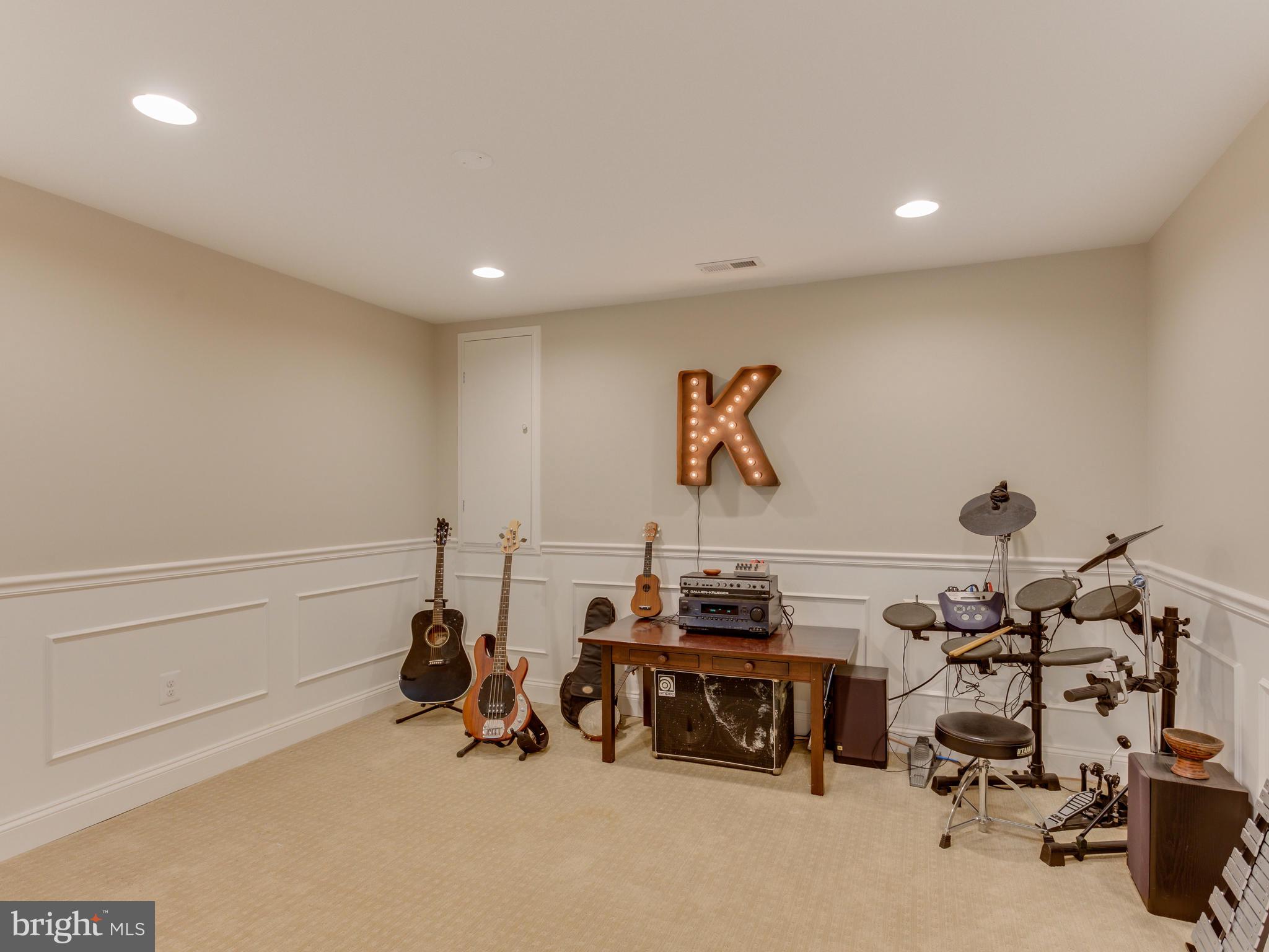 CROSSMAN ESTATE - Residential Lease