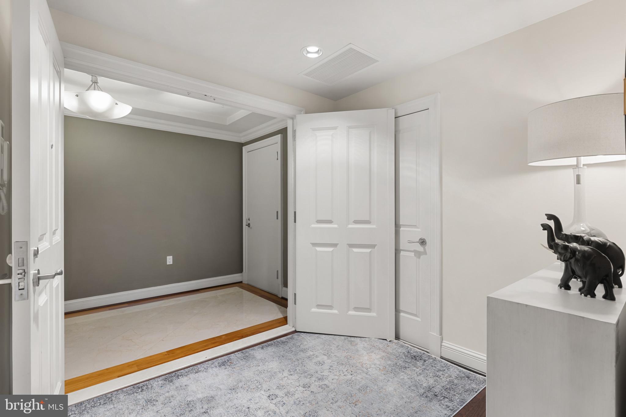 THE RITZ-CARLTON RESIDENCES - Residential Lease