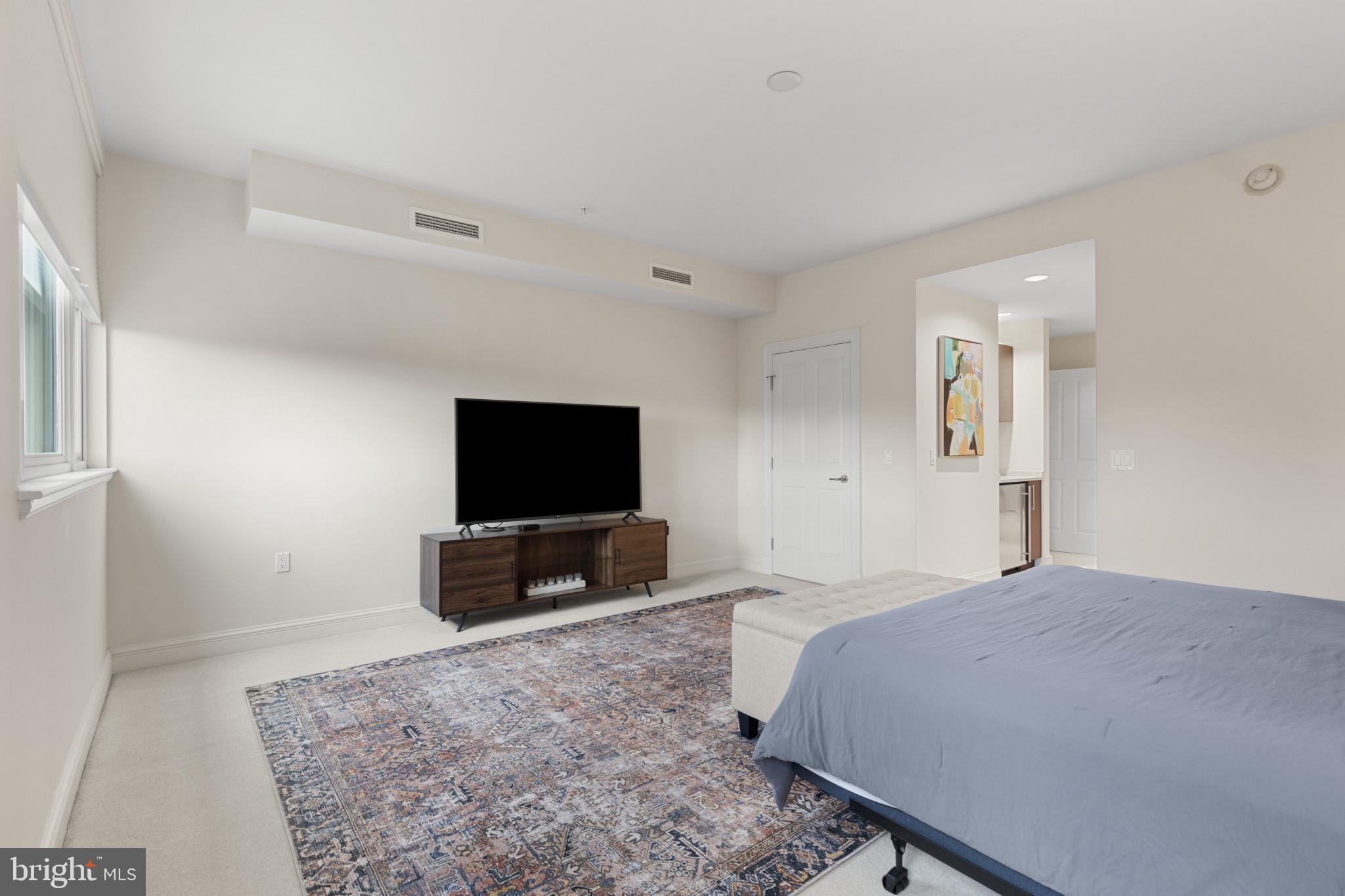 THE RITZ-CARLTON RESIDENCES - Residential Lease