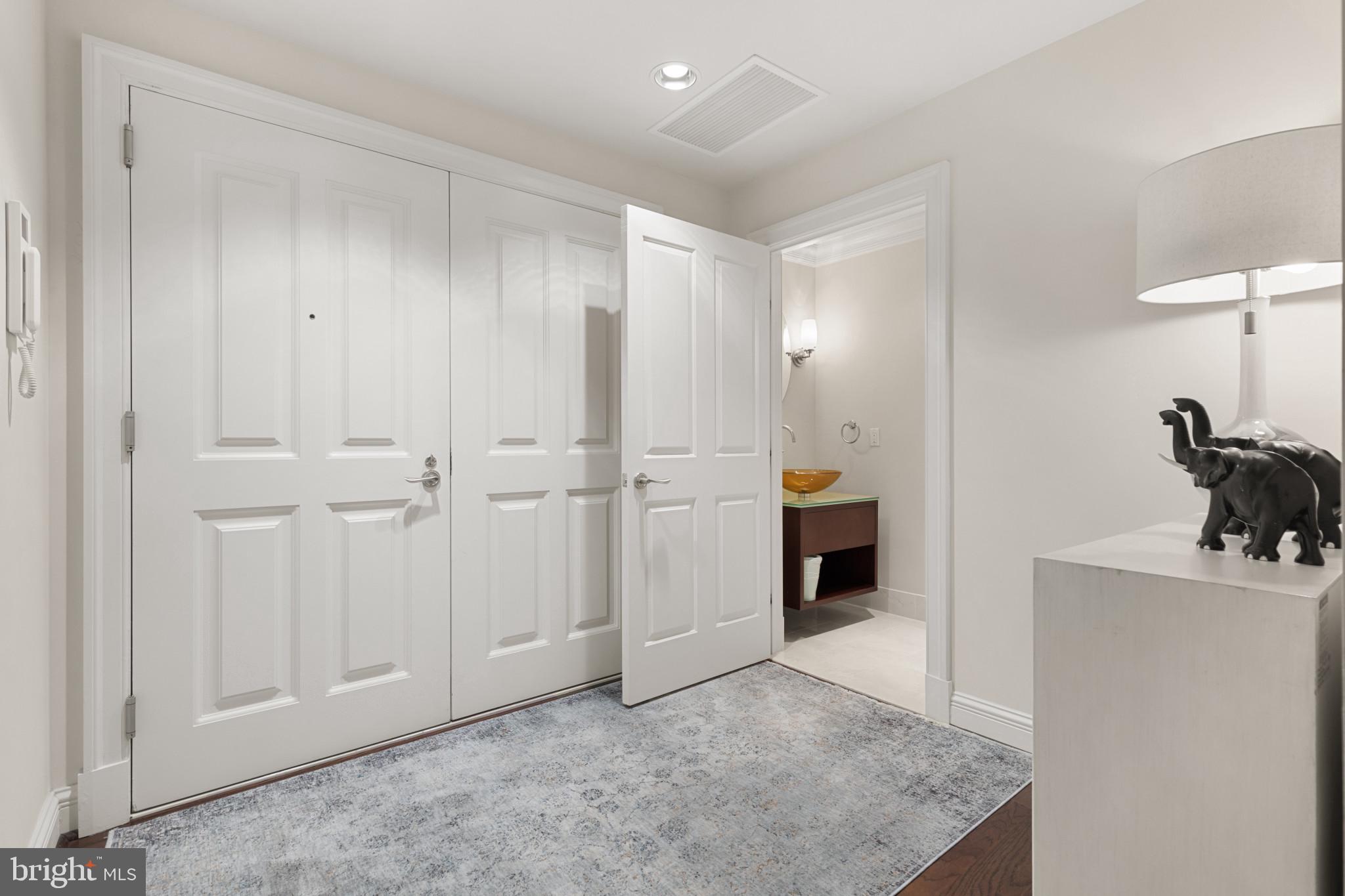 THE RITZ-CARLTON RESIDENCES - Residential Lease