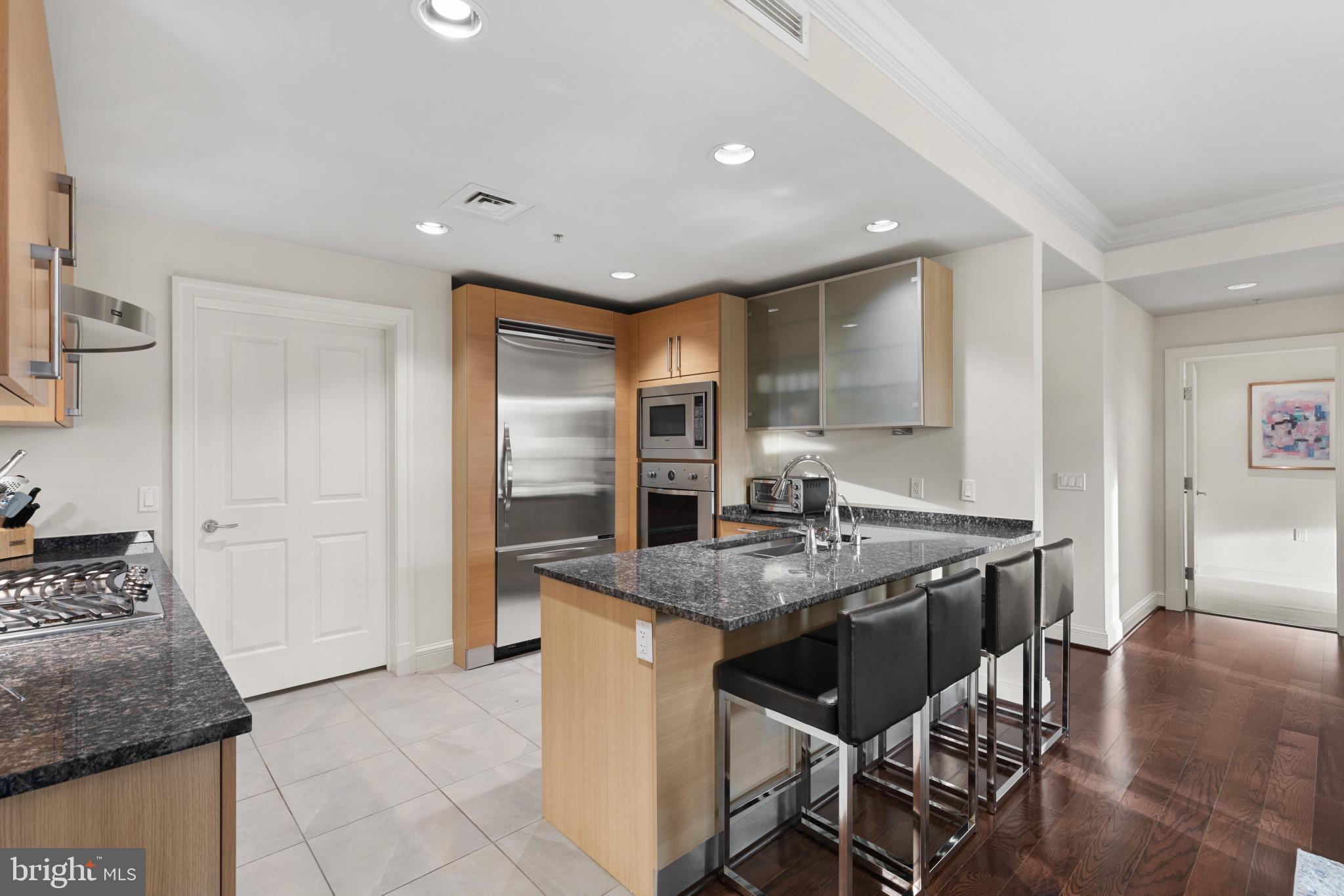 THE RITZ-CARLTON RESIDENCES - Residential Lease