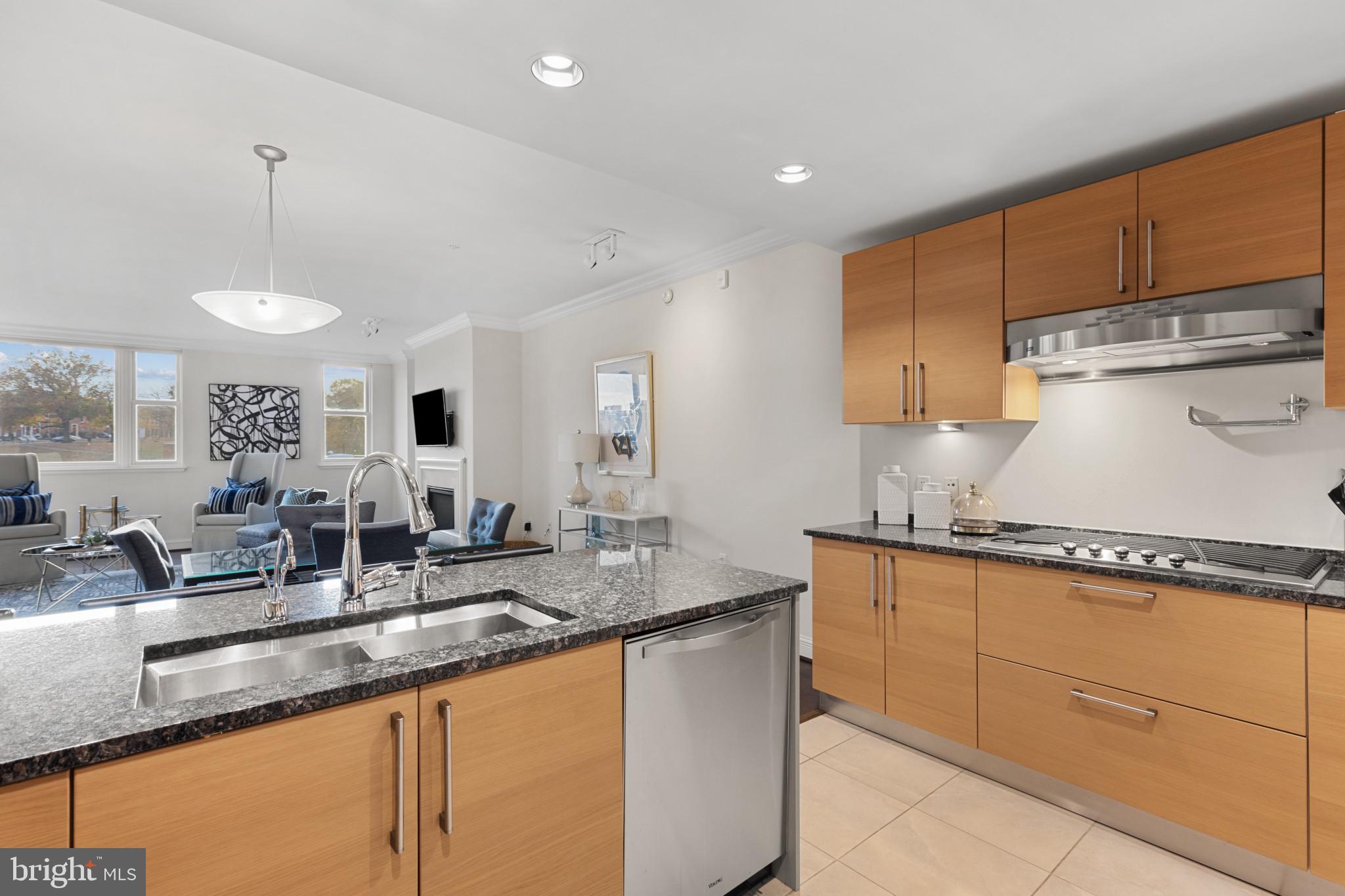 THE RITZ-CARLTON RESIDENCES - Residential Lease