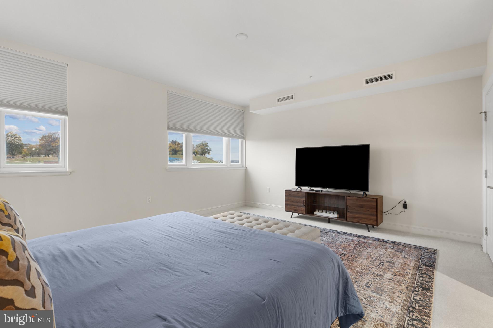 THE RITZ-CARLTON RESIDENCES - Residential Lease