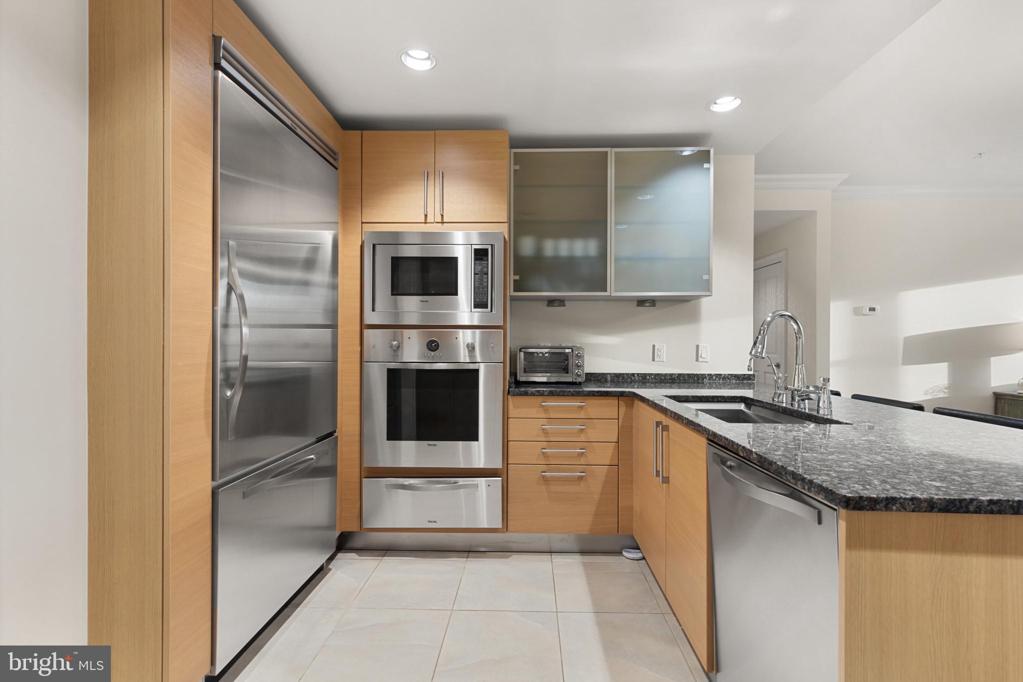 THE RITZ-CARLTON RESIDENCES - Residential Lease