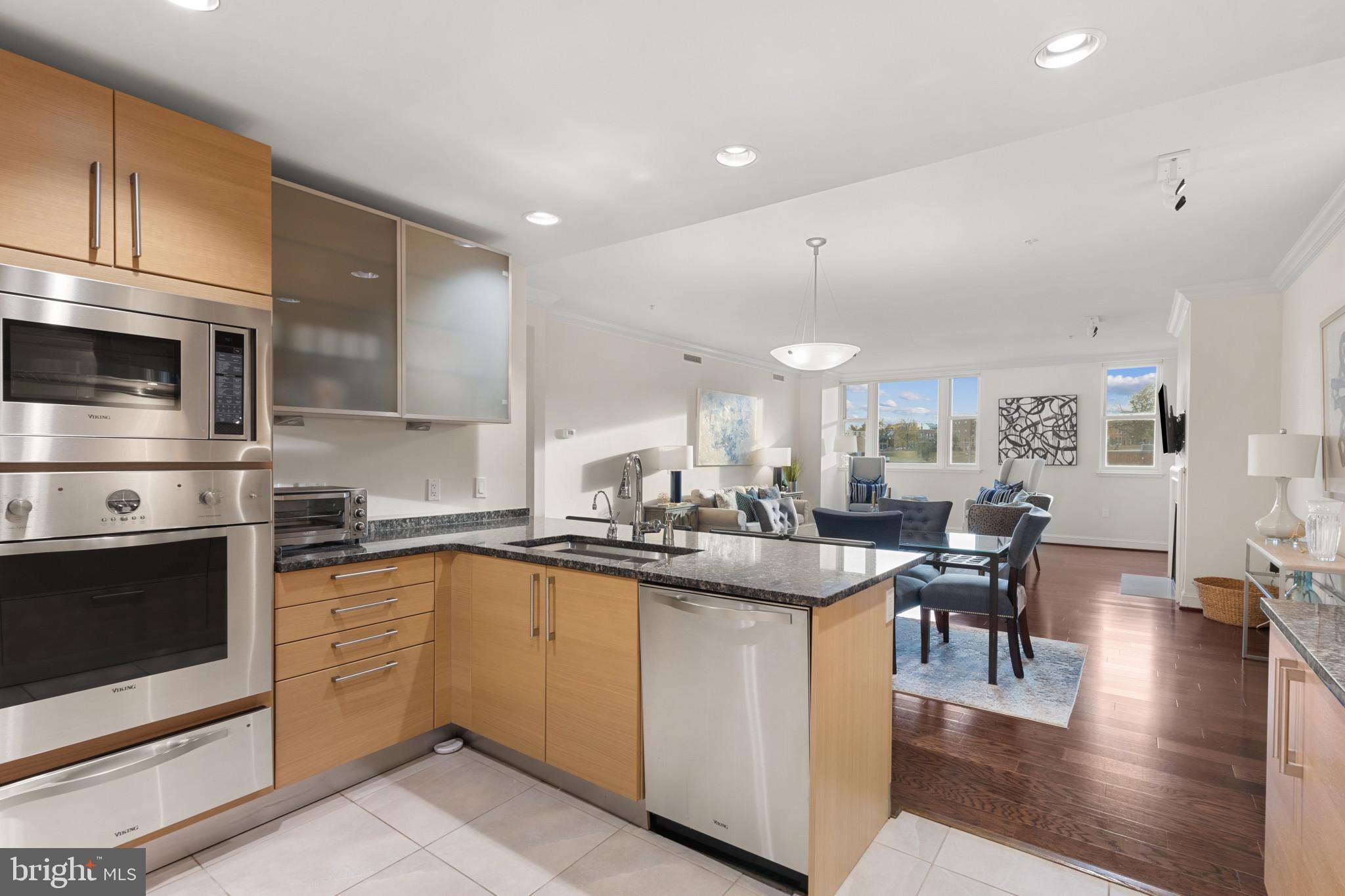 THE RITZ-CARLTON RESIDENCES - Residential Lease