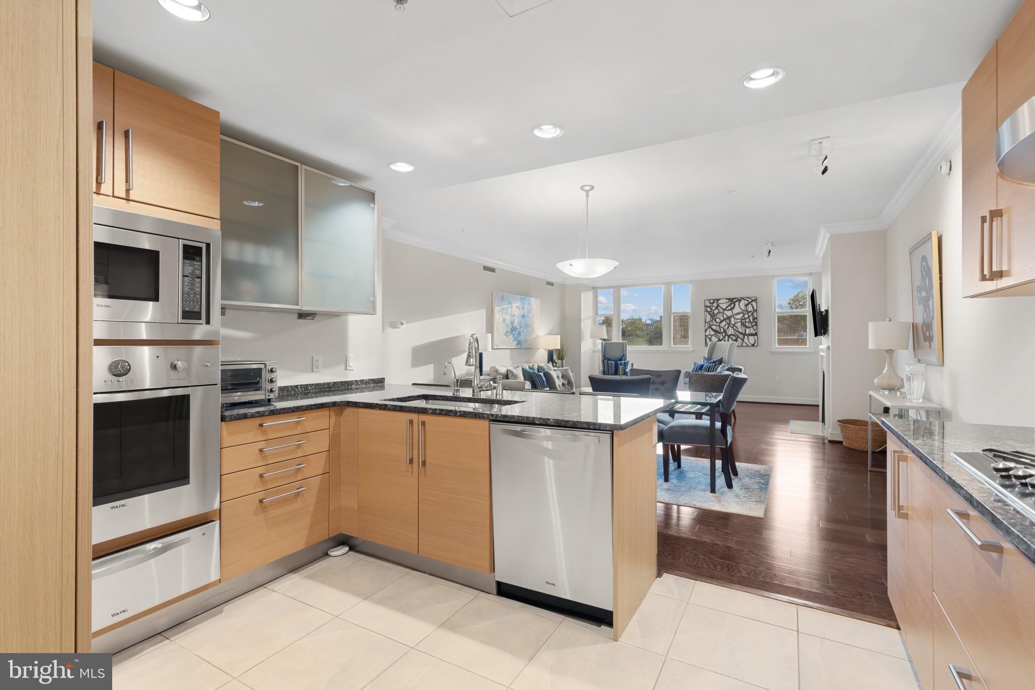 THE RITZ-CARLTON RESIDENCES - Residential Lease