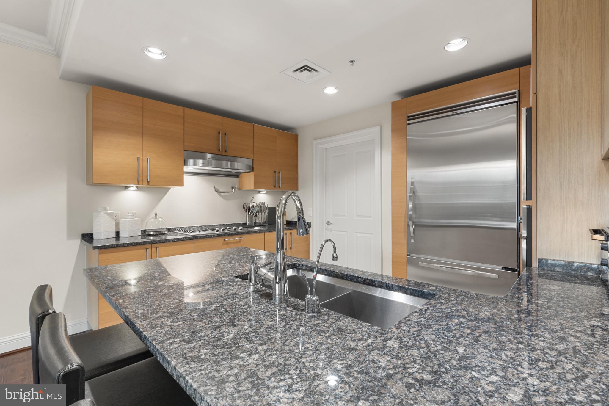 THE RITZ-CARLTON RESIDENCES - Residential Lease