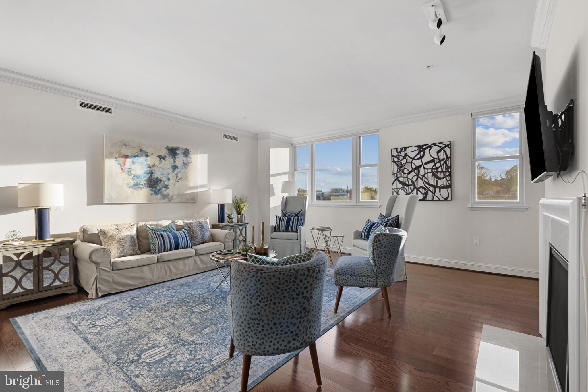 THE RITZ-CARLTON RESIDENCES - Residential Lease