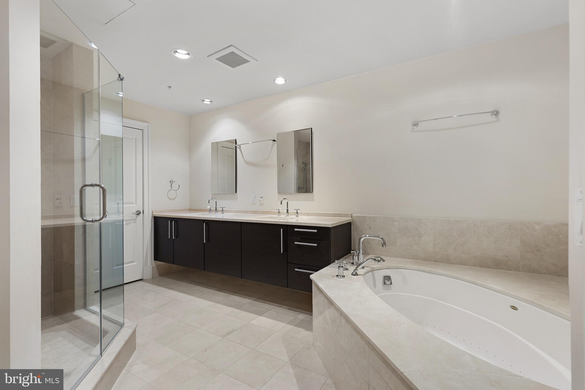 THE RITZ-CARLTON RESIDENCES - Residential Lease