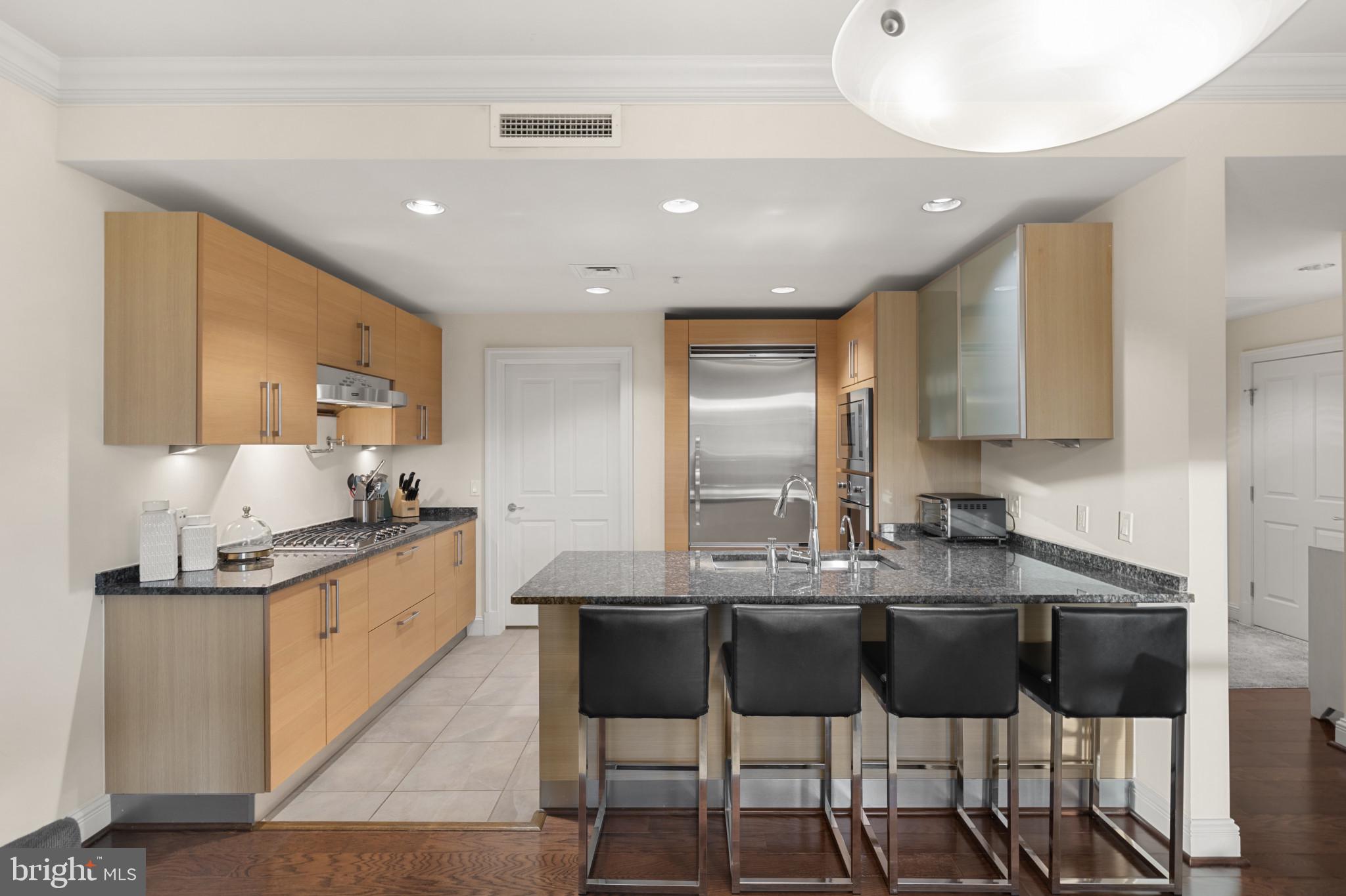 THE RITZ-CARLTON RESIDENCES - Residential Lease