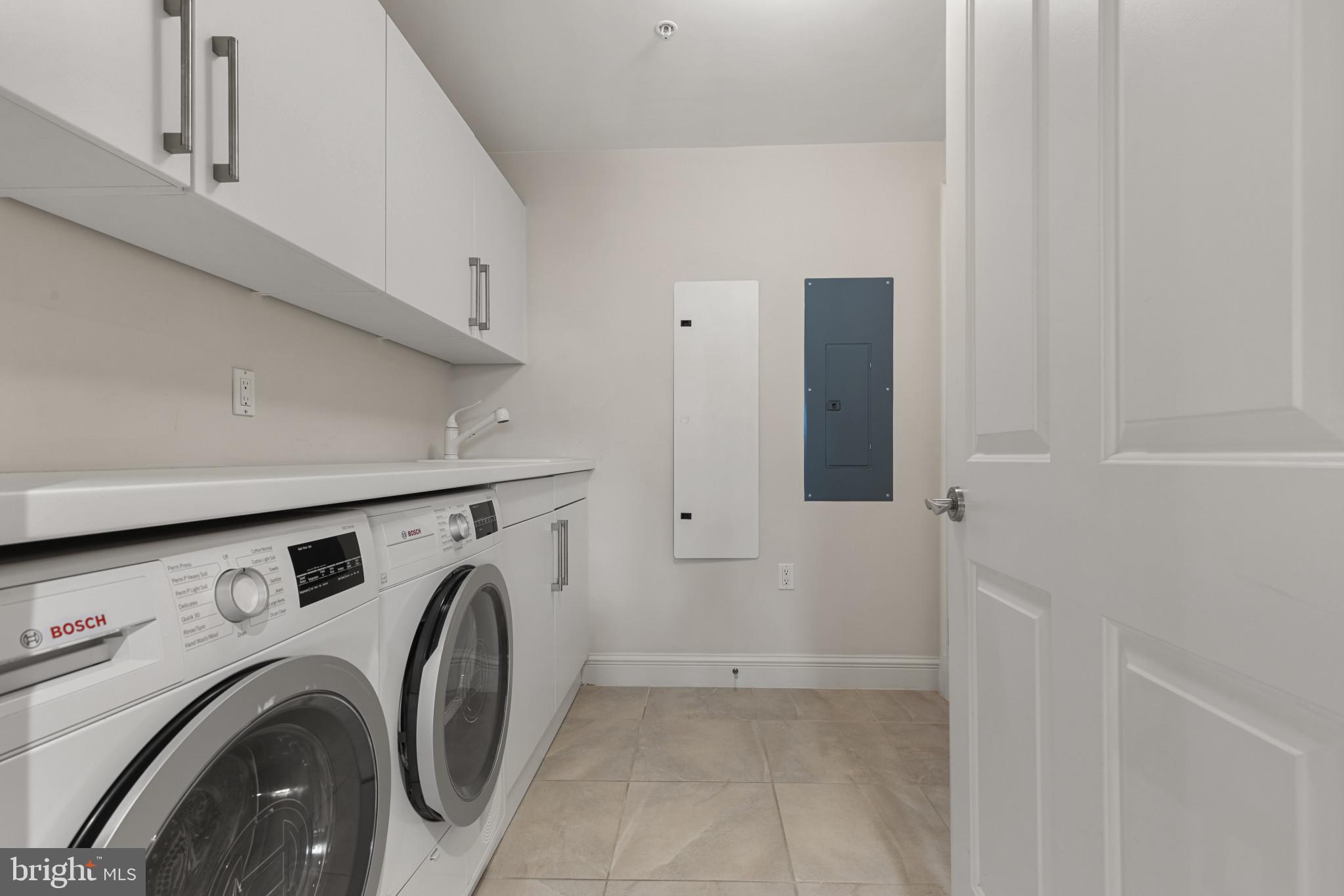 THE RITZ-CARLTON RESIDENCES - Residential Lease