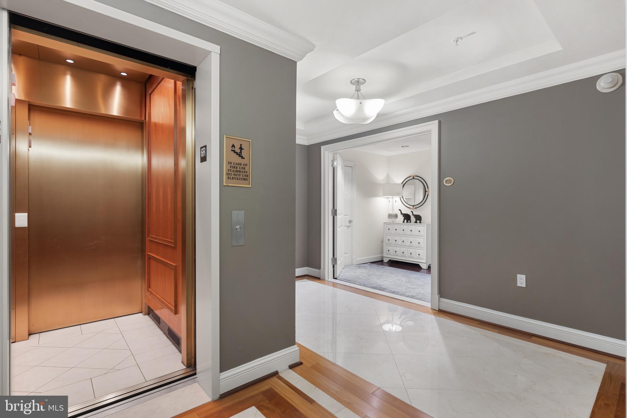 THE RITZ-CARLTON RESIDENCES - Residential Lease