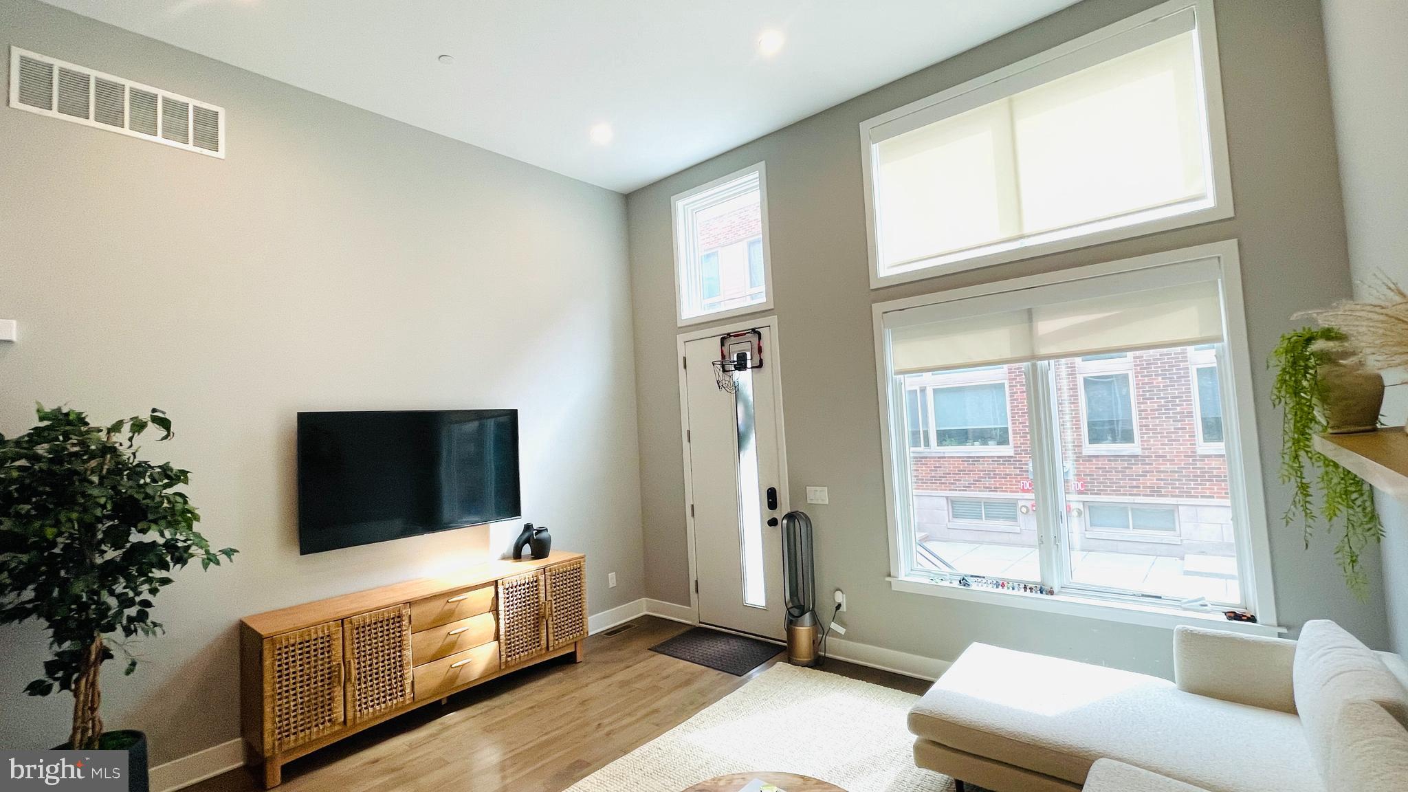 POINT BREEZE - Residential Lease