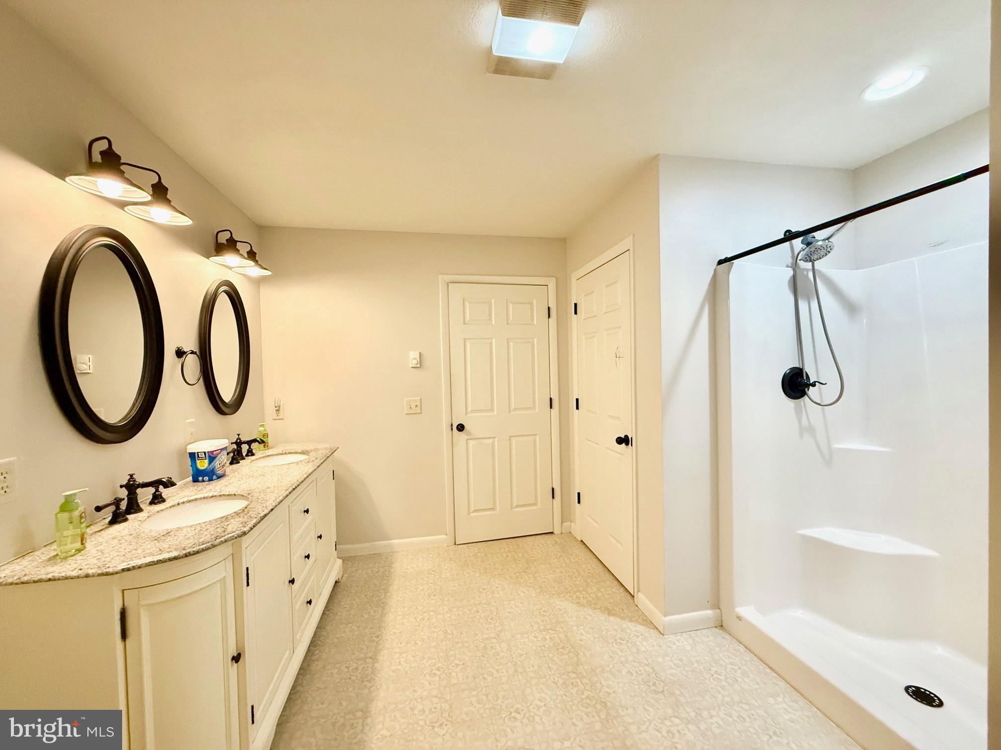 ASHTON WOODS - Residential