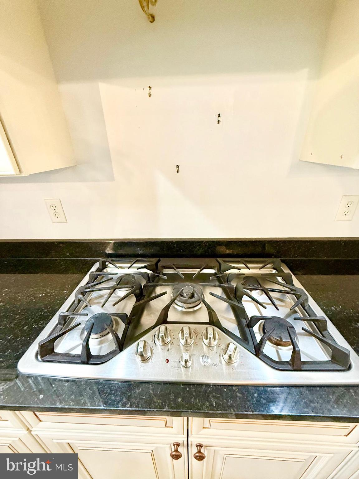 ASHTON WOODS - Residential