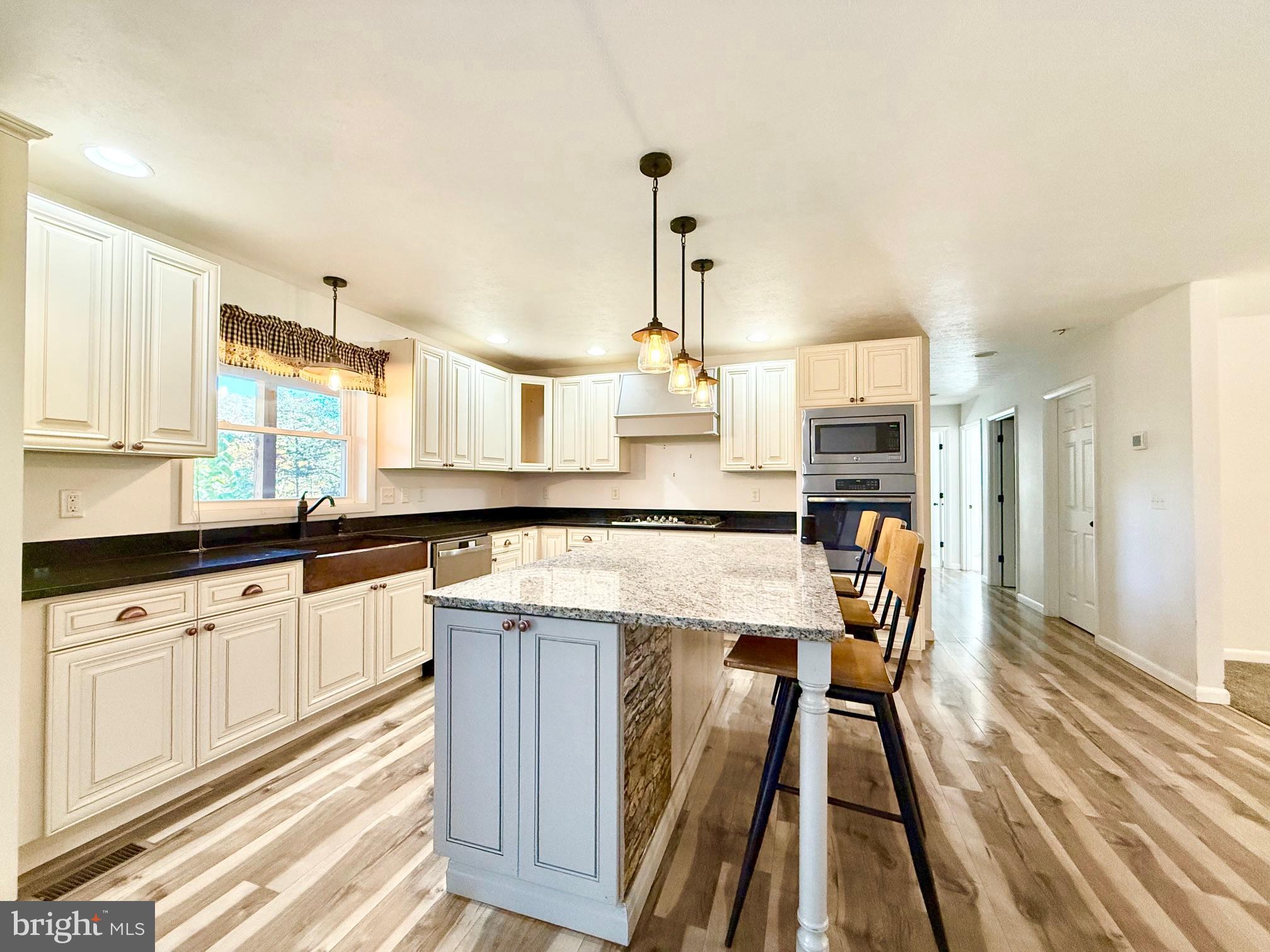 ASHTON WOODS - Residential