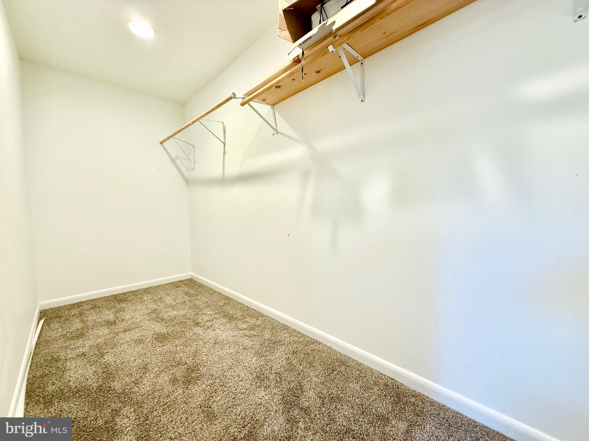 ASHTON WOODS - Residential