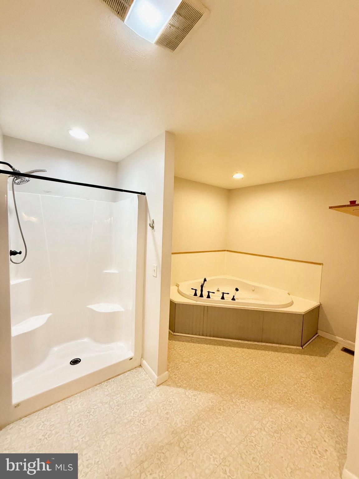 ASHTON WOODS - Residential