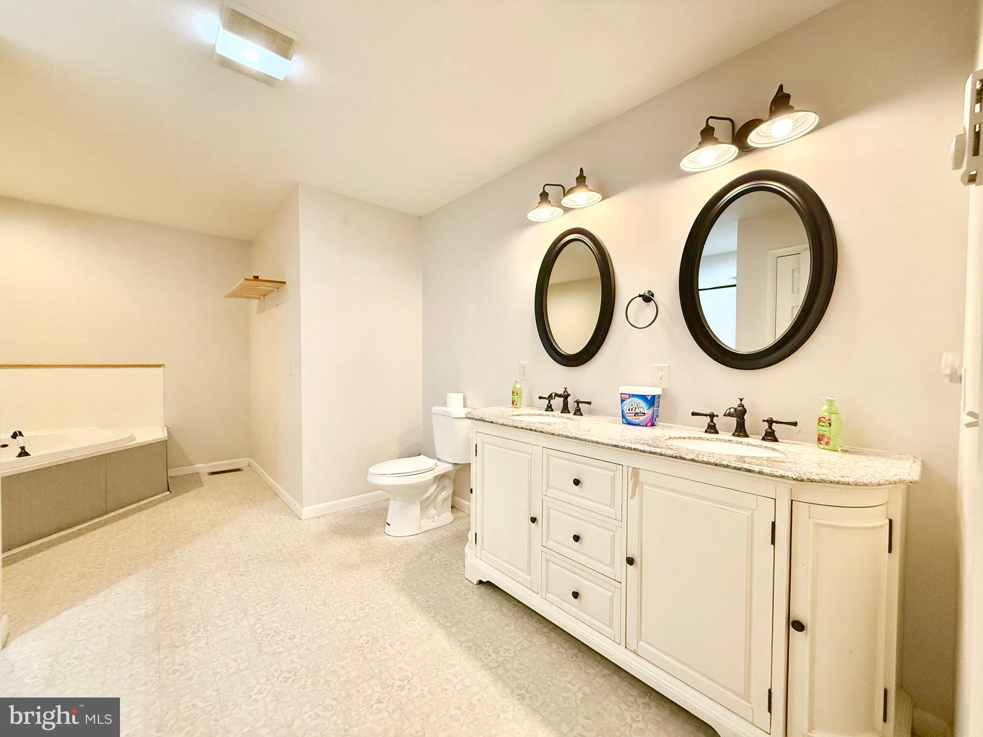 ASHTON WOODS - Residential