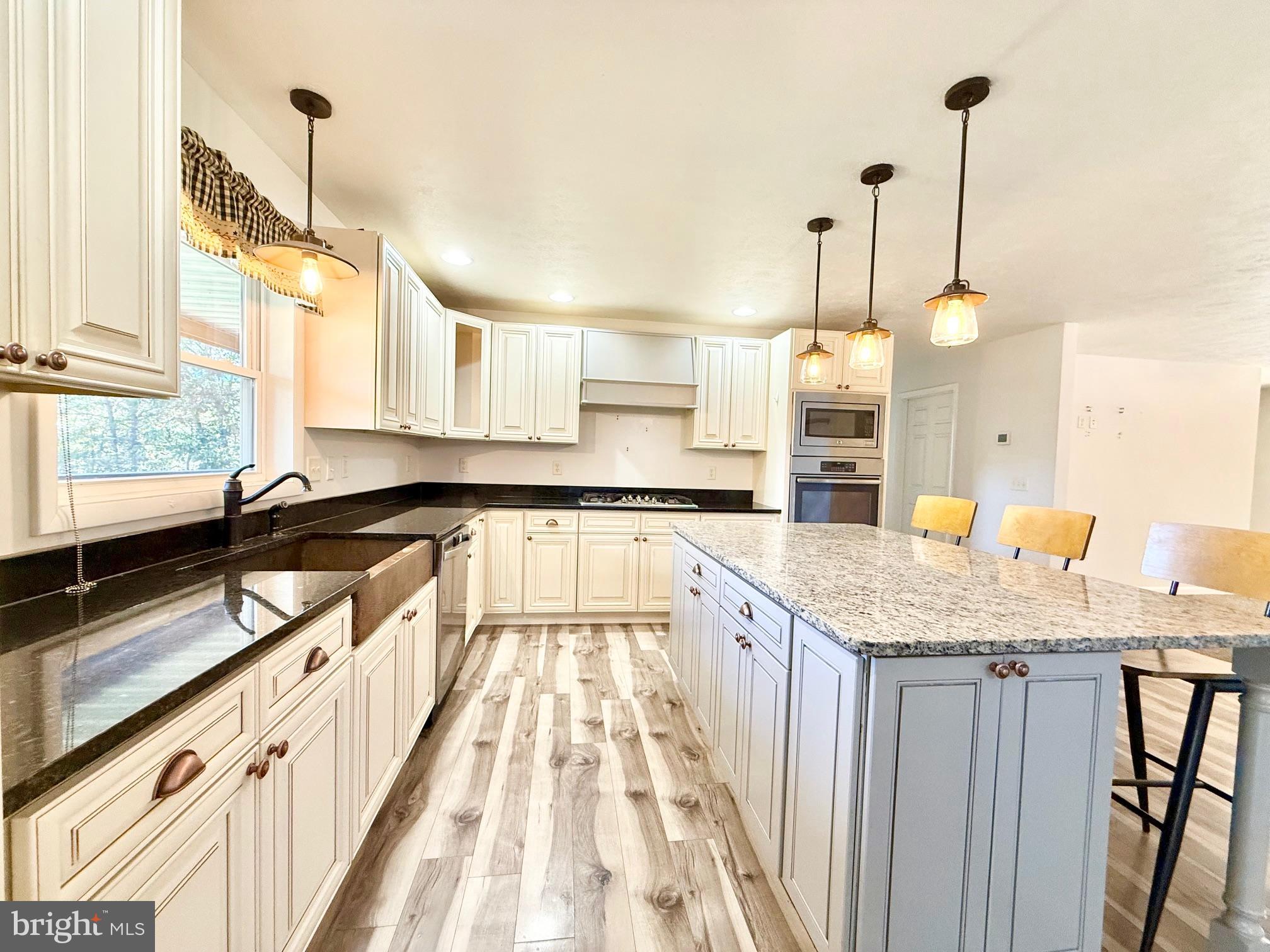 ASHTON WOODS - Residential