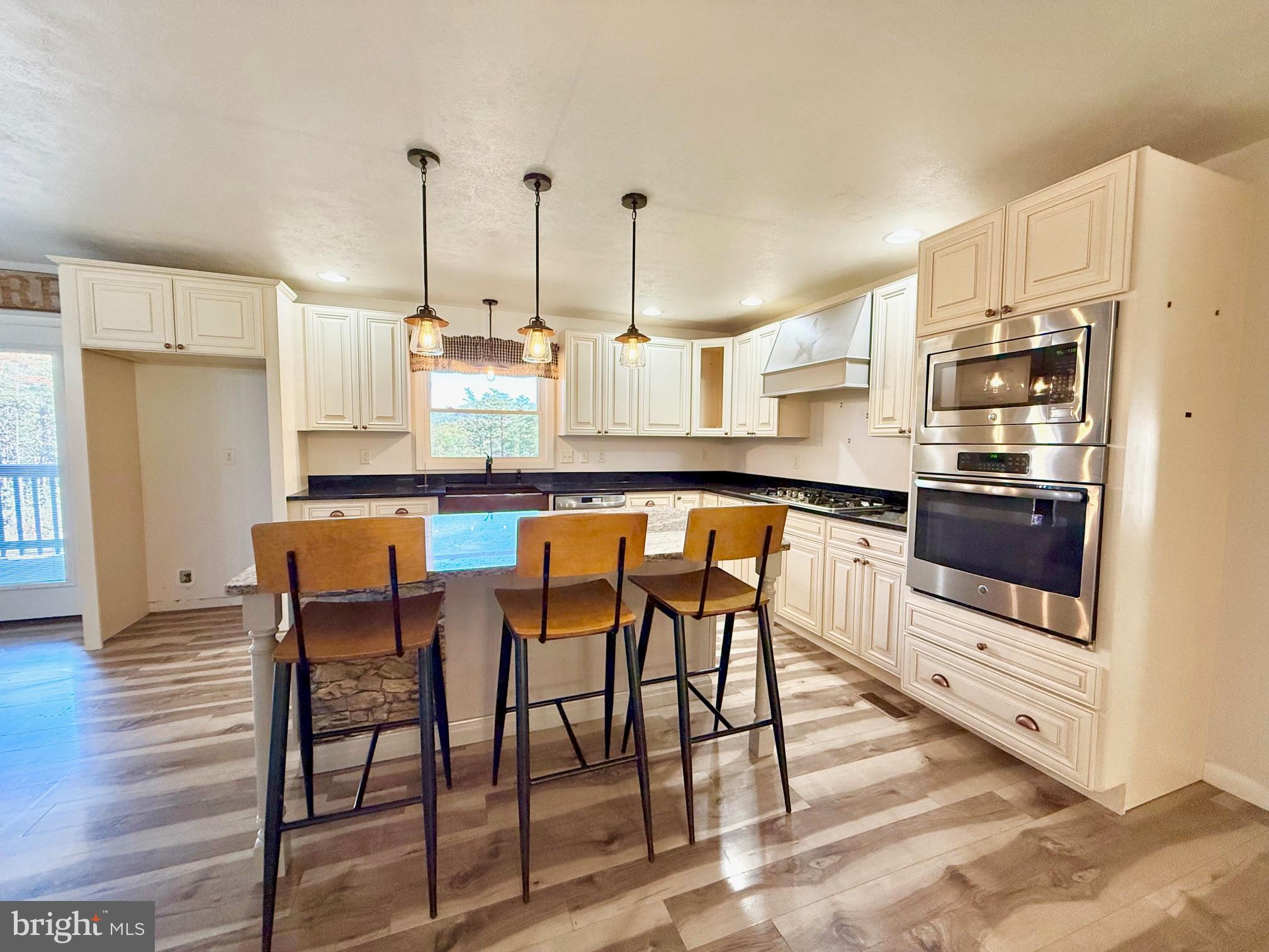 ASHTON WOODS - Residential