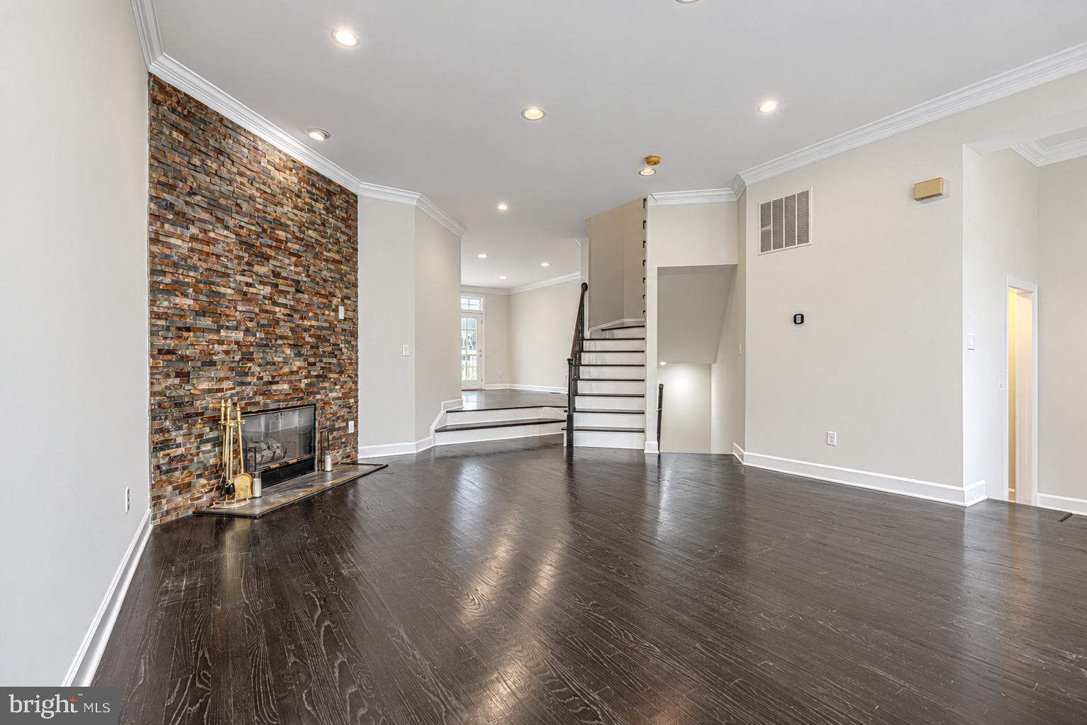 1805 VANCE PLACE