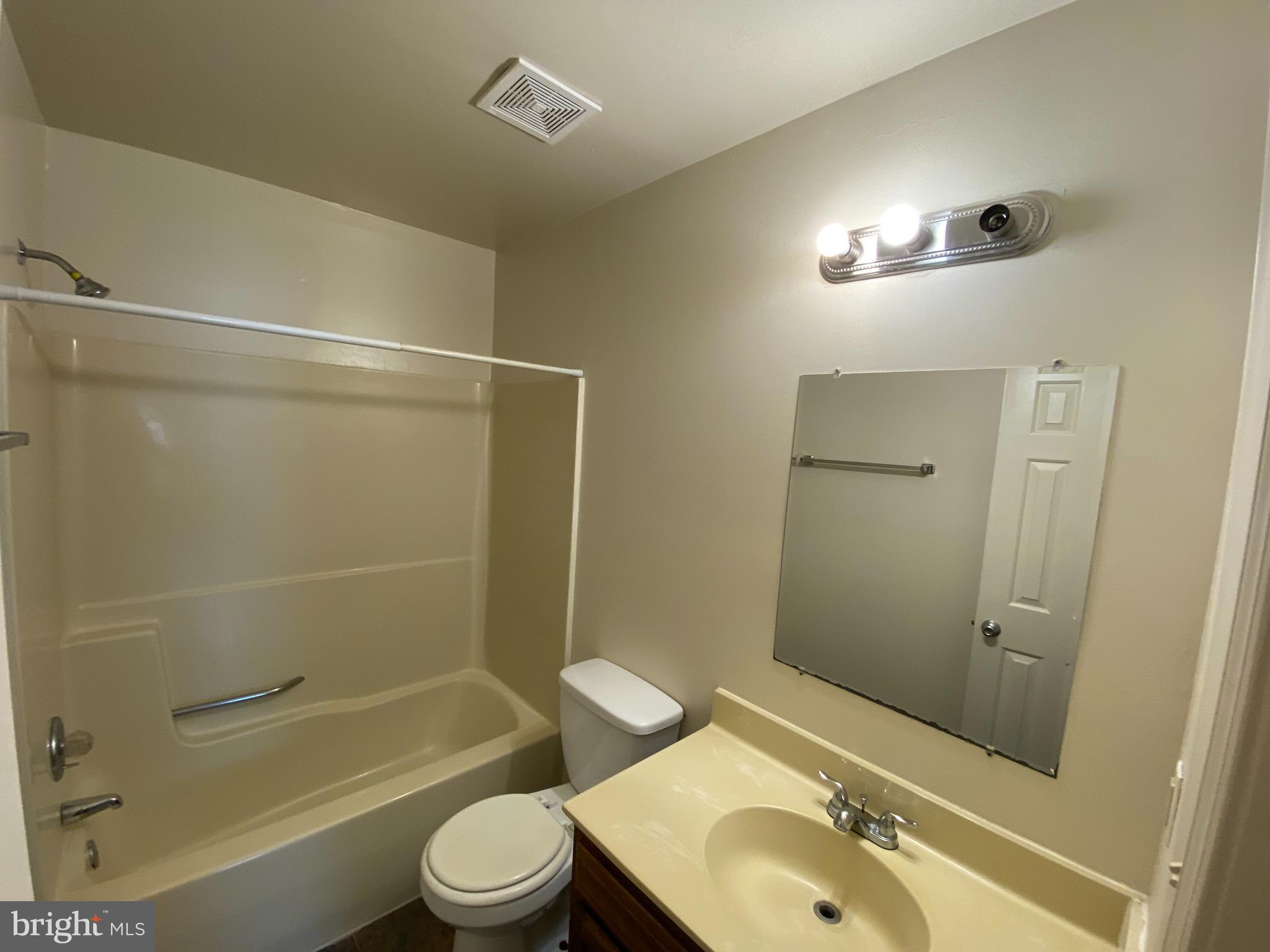 LAKE LAND OR - Residential Lease