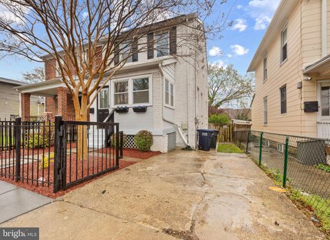 2802 BRUCE PLACE SE WASHINGTON DC 20020