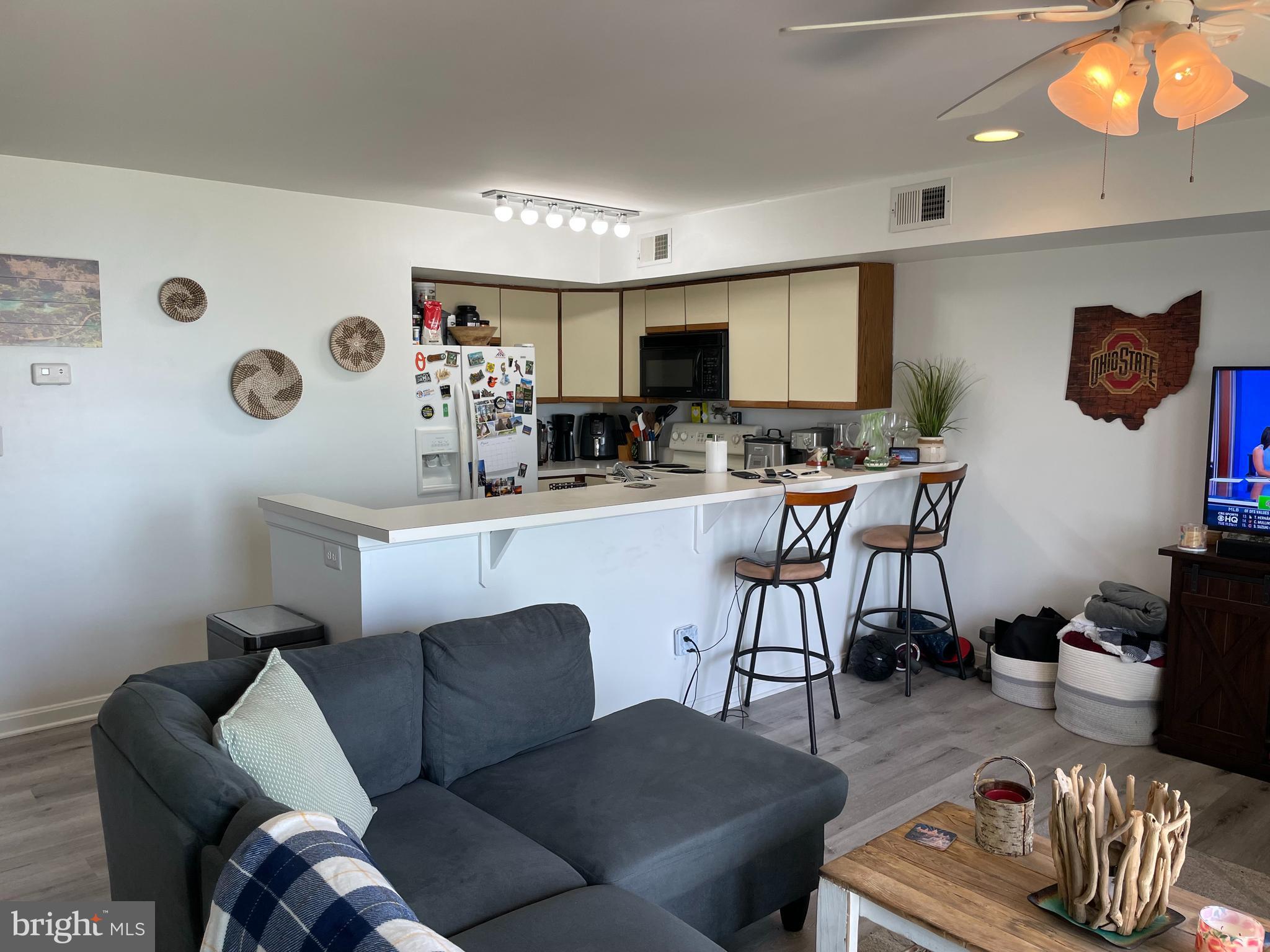 34 QUEEN ANNE WAY B B