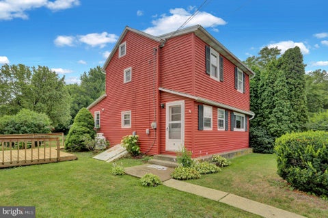Homes For Sale - 11 W Hunter Street<br/> LYON STATION, PA 19536