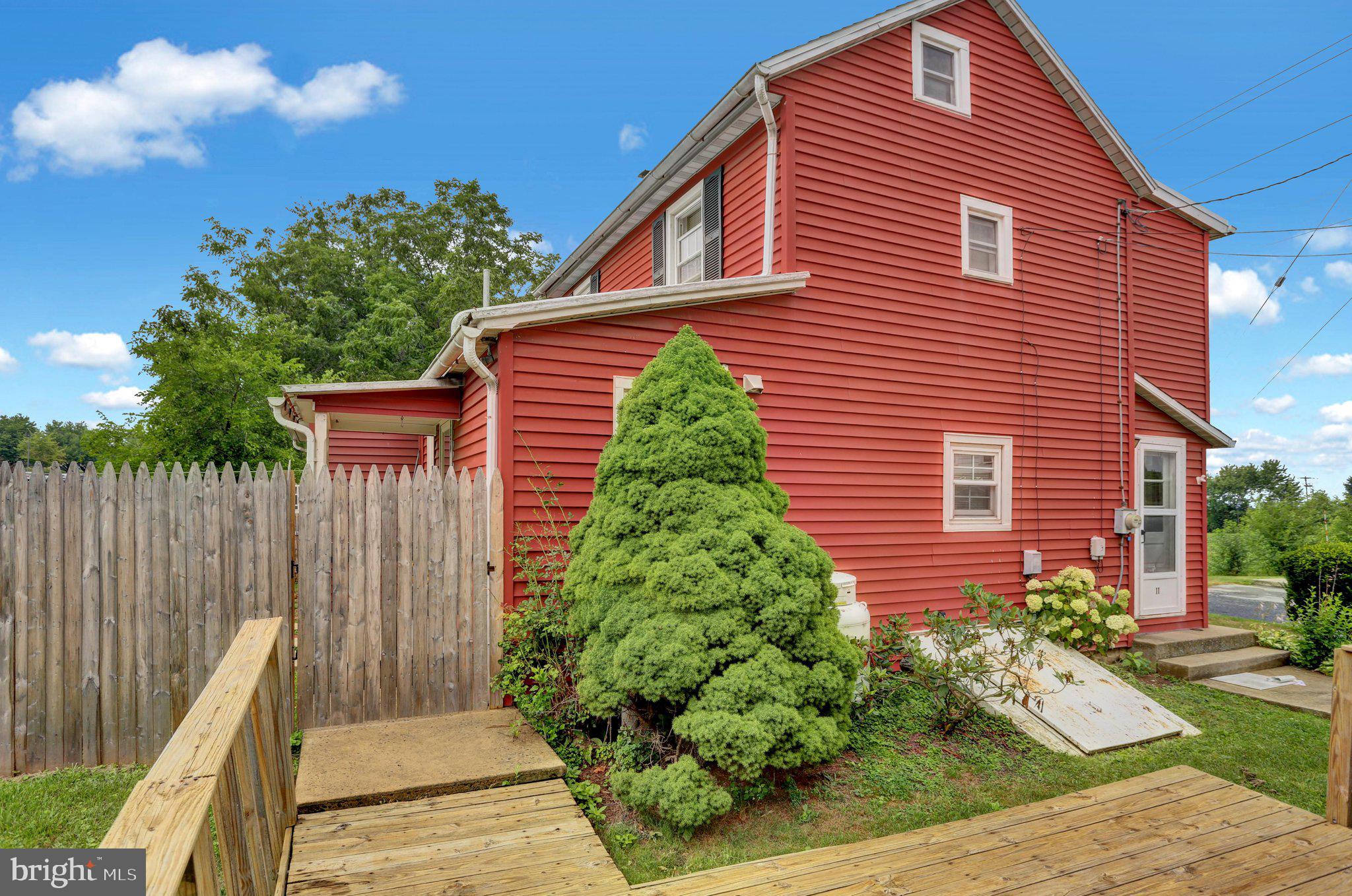 11 W HUNTER STREET