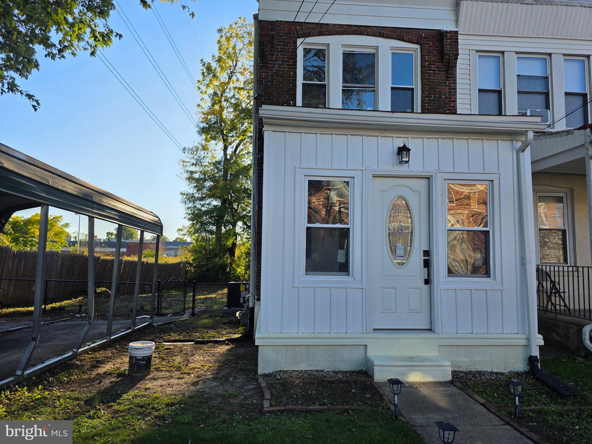 6 RHODES AVENUE
